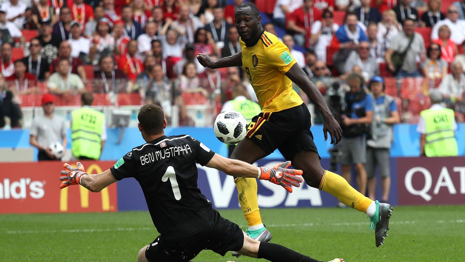 
                <strong>Bronze Boot: Romelu Lukaku (Belgien)</strong><br>
                Dem wie Griezmann vier Mal erfolgreichen bulligen Belgier bleibt Rang drei. Romelu Lukaku verschießt sein Pulver mit Doppelpacks in den ersten beiden Spielen gegen Panama und Tunesien aber auch schnell. Im Gegensatz zu den ebenfalls vierfachen Torschützen Kylian Mbappe, Cristiano Ronaldo und Denis Cheryshev sammelt er auch einen Assist und reiht sich daher vor dem Trio ein.
              