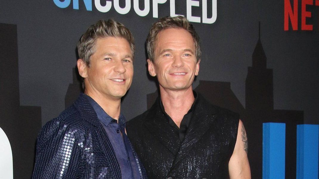 Neil Patrick Harris (r.) und sein Partner David Burtka (l.) schwelgen auf Instagram in Erinnerungen.