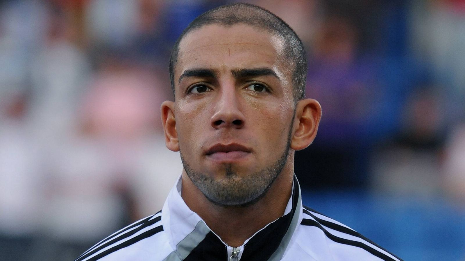 
                <strong>Ashkan Dejagah</strong><br>
                Dejagah spielte in der Bundesliga hauptsächlich für den VfL Wolfsburg, war aber auch im Ausland für den FC Fulham, Al Arabi, Nottingham Forrest und in seiner Heimat Iran für Tractor Sazi Täbris aktiv. Dort steht er noch bis 2021 unter Vertrag. Er bestritt 55 A-Länderspiele für den Iran.
              