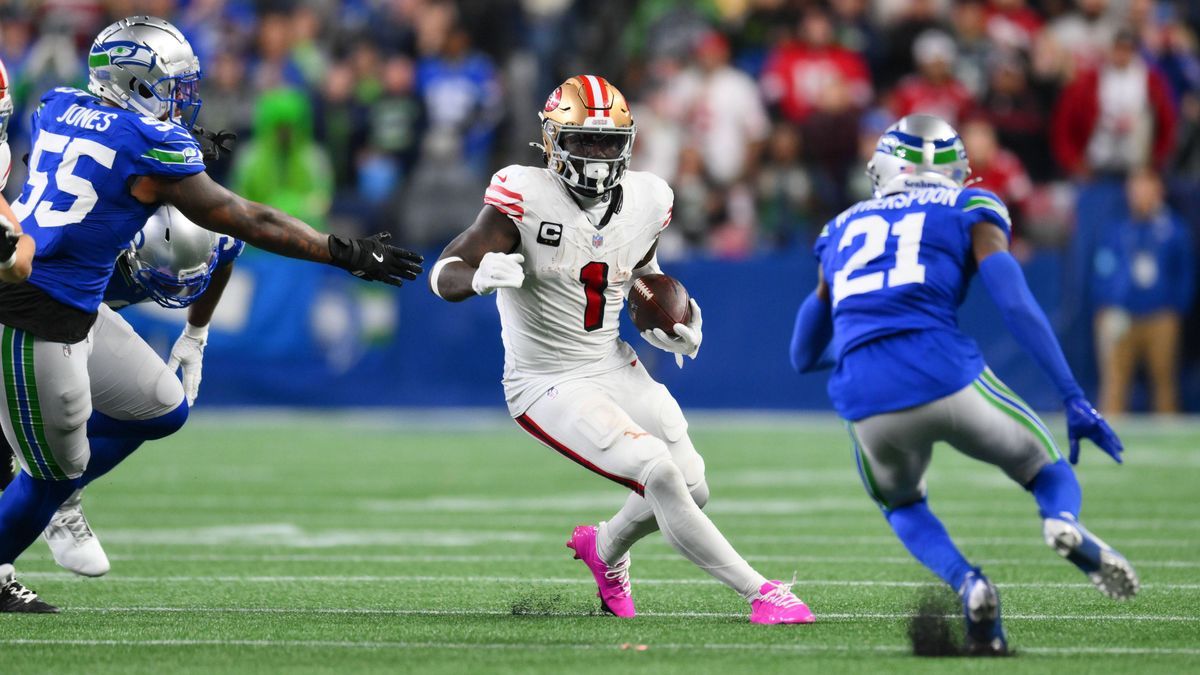 NFL, American Football Herren, USA San Francisco 49ers at Seattle Seahawks Oct 10, 2024; Seattle, Washington, USA; San Francisco 49ers wide receiver Deebo Samuel Sr. (1) carries the ball against th...