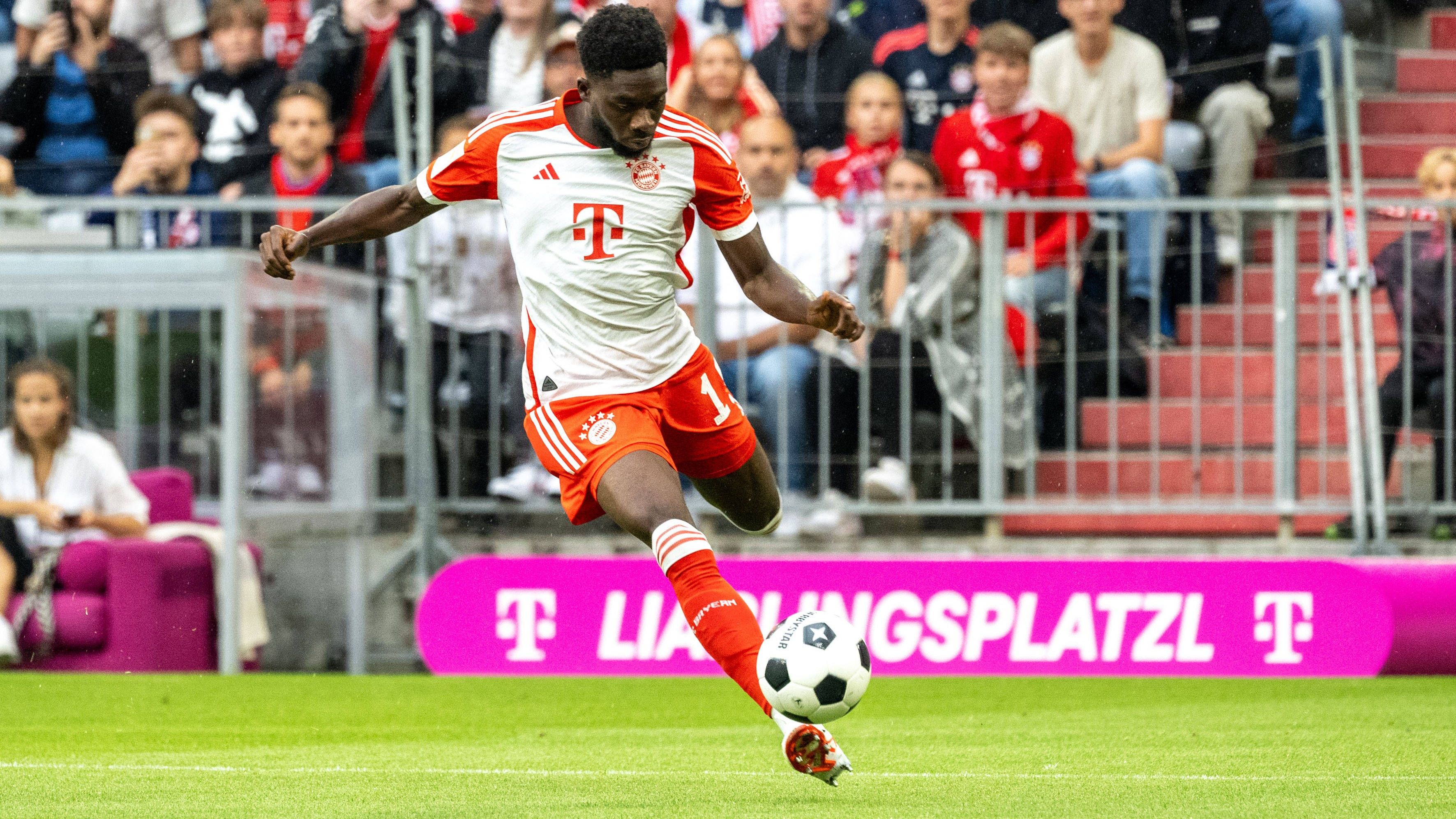 <strong>Alphonso Davies</strong><br>Bekommt in der Defensive kaum etwas zu tun, was sich aber nicht unbedingt förderlich auf seine Offensivläufe auswirkt. Ihm&nbsp; fehlt in der gegnerischen Hälfte oft die zündende Idee, legt Kanes 3:0 aber mustergültig vor. <em><strong>ran</strong></em><strong>-Note: 3</strong>