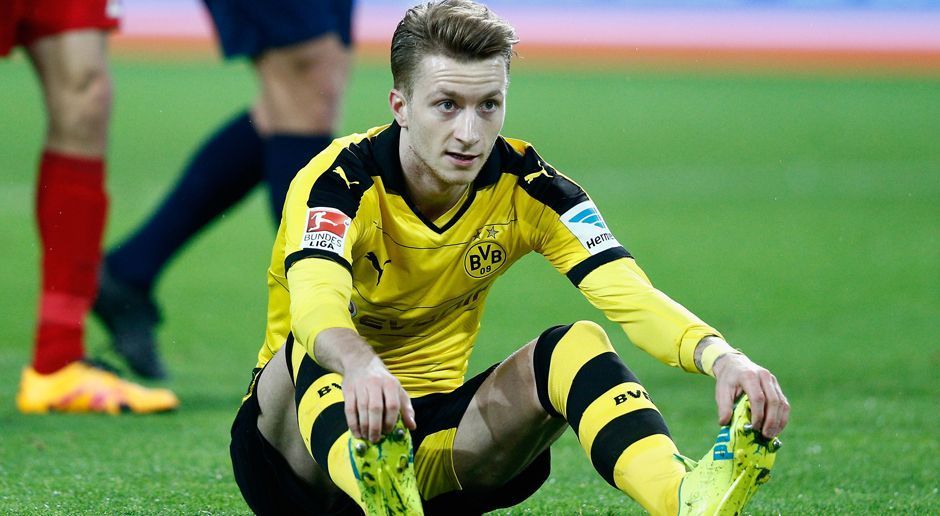 
                <strong>Marco Reus wechselt zum BVB</strong><br>
                Sommer 2012: Ob der Heimsieg des BVB gegen den FC Bayern München auch bei Marco Reus einen bleibenden Eindruck hinterlassen hatte? Zumindest entschied sich der Offensivmann dazu, Borussia Mönchengladbach zu verlassen und sich den Schwarz-Gelben anzuschießen. Doch auch in Dortmund klebt das Verletzungspech an ihm. Seit seinem Transfer hat Reus ingesamt 50 Pflichtspiele verpasst - entweder weil er verletzungsbedingt nicht zur Verfügung stand oder aufgrund seiner Anfälligkeit geschont werden musste. 
              