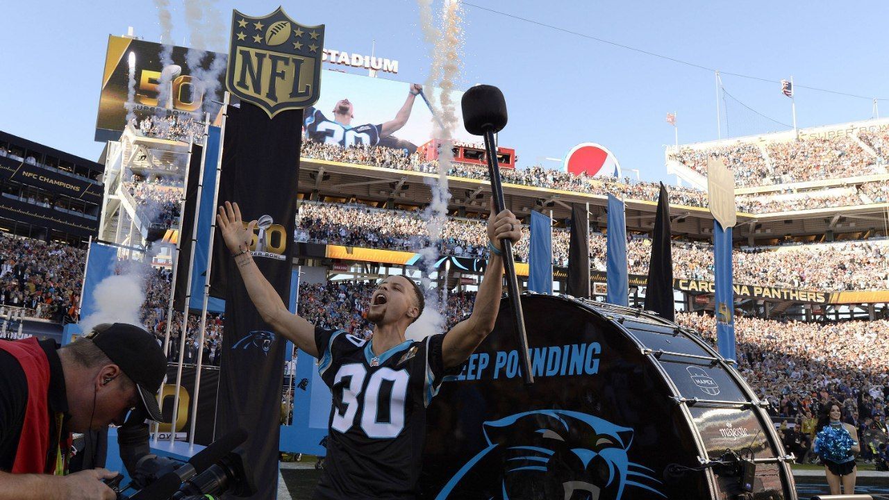 
                <strong>Super Bowl 50: Rekorde und Angeberwissen</strong><br>
                NBA-Superstar Stephen Curry eröffnete den Super Bowl 50 am 7. Februar 2016 mit einer Trommel! Was danach folgte, war eine Defense-Schlacht, die ihresgleichen sucht. Am Ende konnten sich die Denver Broncos mit einem 24:10 über die Carolina Panthers die Vince-Lombardi-Trophy sichern. Das ganze Spektakel gibt es von Samstag auf Sonntag um 0.00 im Relive auf ProSieben MAXX und ran.de. Es fielen Rekorde über Rekorde und am Ende krönte sich ein Defensiv-Monster zum MVP. ran.de zeigt das Angeberwissen zum "Jubiläums-Bowl". 
              
