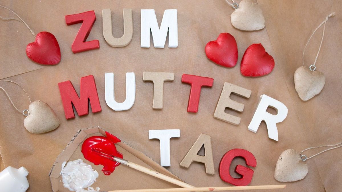 Kinder_2016_04_14_Basteln zum Muttertag_Schmuckbild_fotolia_ChristArt