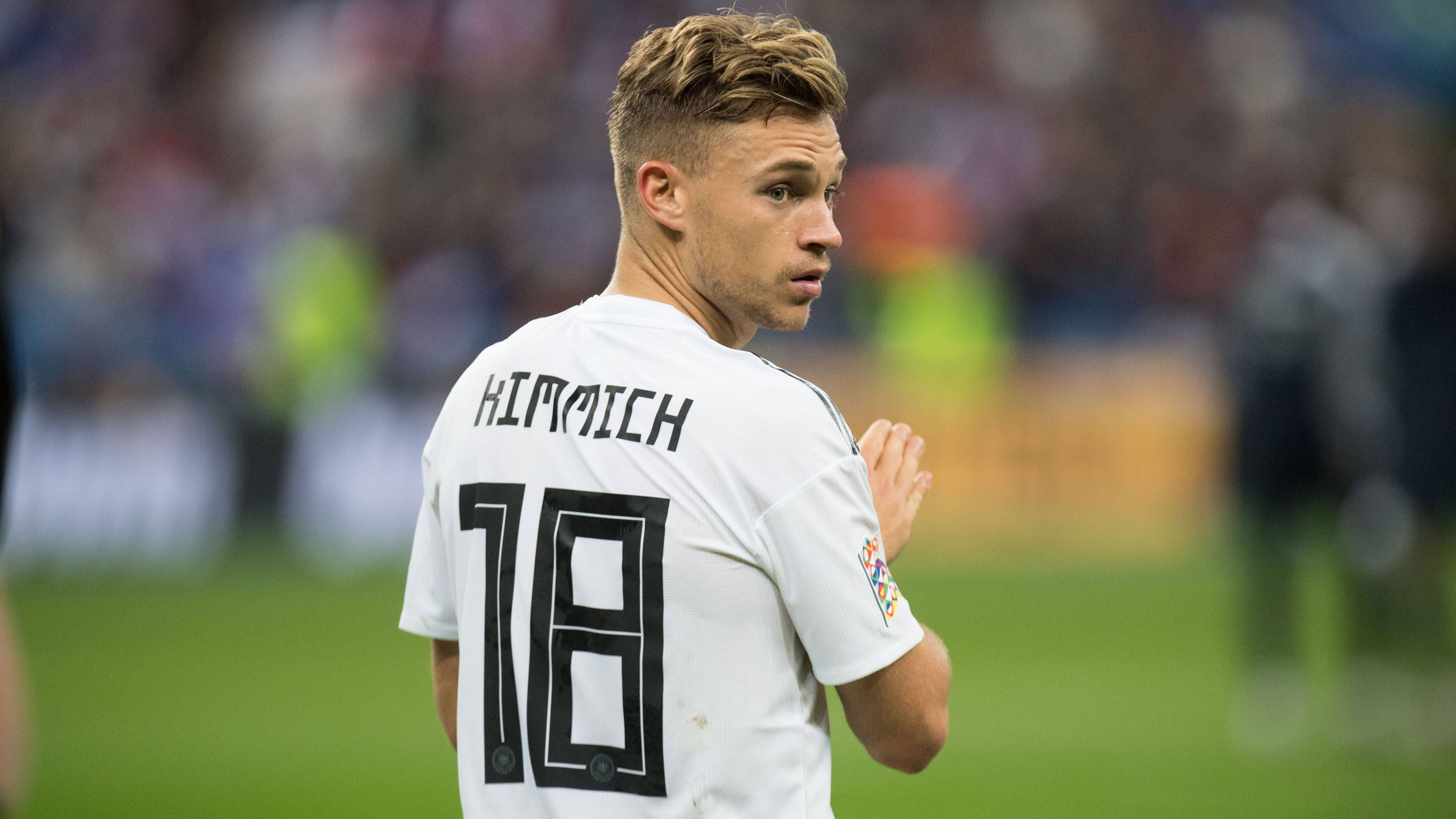 <strong>DFB-Team: Löw zieht Kimmich ins Mittelfeld</strong><br>In der Nationalmannschaft rückte Kimmich nach der WM 2018 allerdings zurück ins Mittelfeld und übernahm den Platz von Sami Khedira, der von Löw nicht länger berücksichtigt wurde. In wechselnden Formationen wurde Kimmich für die nächsten fast drei Jahre zum Mittelfeld-Fixpunkt des DFB-Teams.