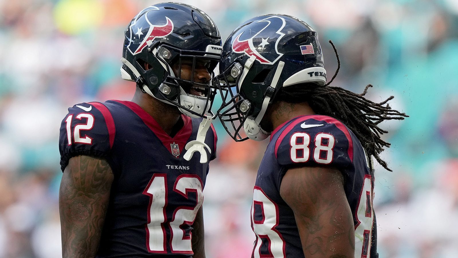 
                <strong>Platz 30: Houston Texans</strong><br>
                &#x2022; Starter: Nico Collins, Robert Woods, John Metchie III<br>&#x2022; Backups: Xavier Hutchinson, Nathaniel Dell, Noah Brown<br>Nico Collins, John Metchie III und Nathaniel Dell verleihen der Texans-Offensive Frische und bringen sich gut ergänzende Fähigkeiten mit. Robert Woods dürfte in einer Art Mentor-Rolle agieren und ebenfalls einige gute Szenen haben. Die Texans sind aktuell noch ein junger Receiving-Corps, der sicherlich am Ende der kommenden Saison und einige Entwicklungsschritte später weiter oben angesiedelt wird.  
              