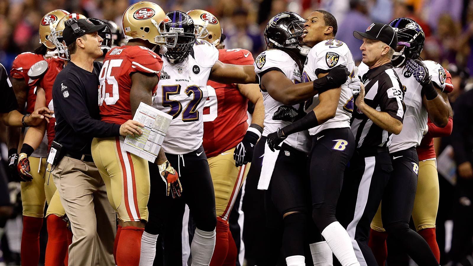<strong>Platz 7 (geteilt): Super Bowl XLVII - 65 Punkte</strong><br>
                • Datum: 03.02.2013<br>• Endstand: Baltimore Ravens vs San Francisco 49ers 34:31<br>Dieser Super Bowl schrieb Geschichten wie am Fließband. Mit John und Jim Harbaugh gab es ein Bruderduell bei den Head Coaches. Zudem war es das letzte Spiel der Legenden Randy Moss und Ray Lewis. Außerdem gab es einen Stromausfall zum Anpfiff der zweiten Halbzeit, gefolgt von einem Kickoff-Return durch Jacoby Jones und am Schluss den knappen Sieg für die Baltimore Ravens.