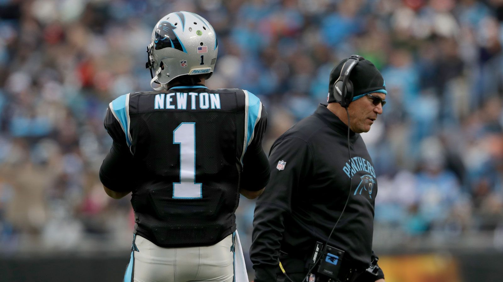 
                <strong>Washington Football Team </strong><br>
                Zwischen 2011 und 2019 sorgten Cam Newton und Head Coach Ron Rivera gemeinsam bei den Carolina Panthers für Furore, führten die Franchise 2015 unter anderem in den Super Bowl. Der Quarterback avancierte im selben Jahr zum NFL-MVP. Kommt es beim Washington Football Team nun zur Wiedervereinigung? Die Franchise sucht nach der Entlassung von Dwayne Haskins einen neuen Quarterback. Eine Premium-Option werden sie im Draft 2021 wahrscheinlich nicht bekommen. Außerdem steht die Zukunft von Routinier Alex Smith weiter in den Sternen. Newton könnte die Lücke schließen und unter Coach Rivera neu aufblühen. Der sagte zuletzt erst auf Newton angesprochen, dass man sich alle Optionen anschauen werde.
              