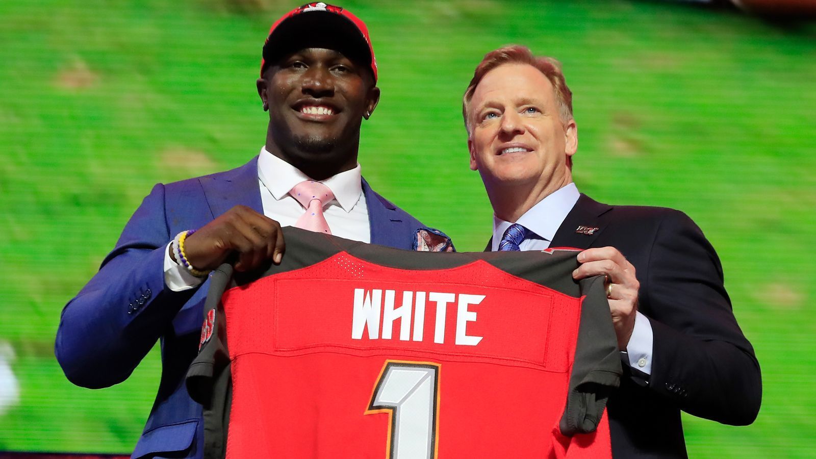 
                <strong>5. Pick - Tampa Bay Buccaneers: LB Devin White (LSU)</strong><br>
                Vertrag unterschriebenSigning Bonus: 19.340.592 DollarGesamtgehalt: 29.315.814 Dollar
              