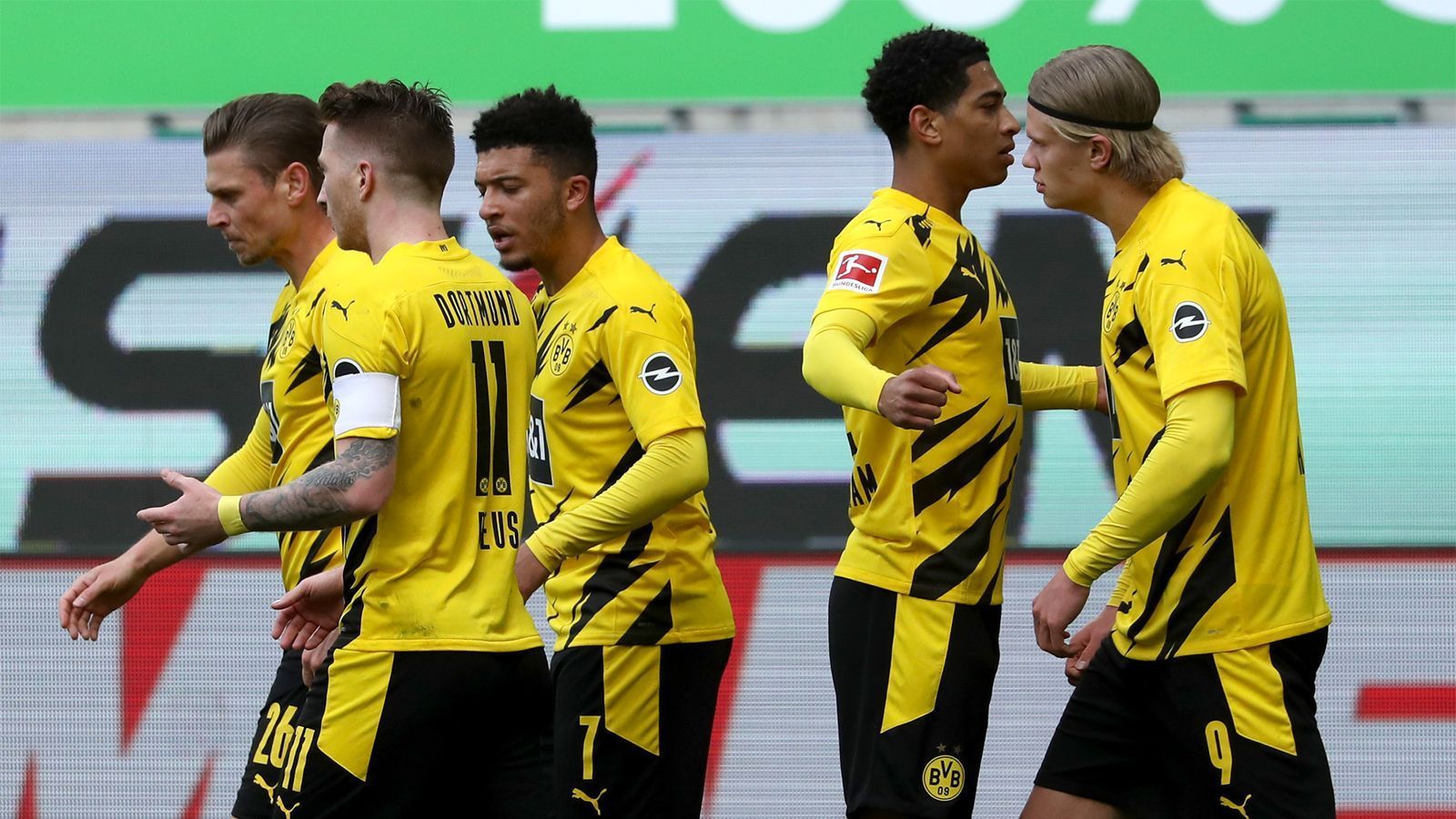 
                <strong>BVB wahrt Champions-League-Hoffnung</strong><br>
                Mit einem Doppelpack durch Erling Haaland besiegt der BVB im Spitzenspiel des 31. Spieltags den VfL Wolfsburg wahrt damit die Chancen auf die Champions League. Dabei mussten die Schwarz-Gelben eine halbe Stunde in Unterzahl überstehen. ran.de hat die Noten der BVB-Stars.
              