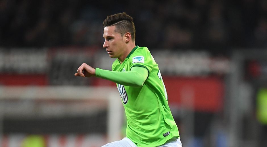 
                <strong>Julian Draxler (VfL Wolfsburg)</strong><br>
                Dass Julian Draxler den VfL Wolfsburg verlässt, gilt als sicher. Die Frage ist nur, wann. Der VfL verlangt für Draxler offenbar 36 Millionen Euro - die Summe, die der Nationalspieler 2015 auch gekostet hatte - und würde den 23-Jährigen bei einem entsprechenden Angebot wohl sofort ziehen lassen. Laut "Bild" tendiert Draxler zu einem Wechsel zu Paris Saint-Germain. Wie die spanische Zeitung "Diario Madridista" allerdings berichtet, "würde der Deutsche jedes andere Angebot ablehnen, wenn Real sich bei ihm meldet".
              