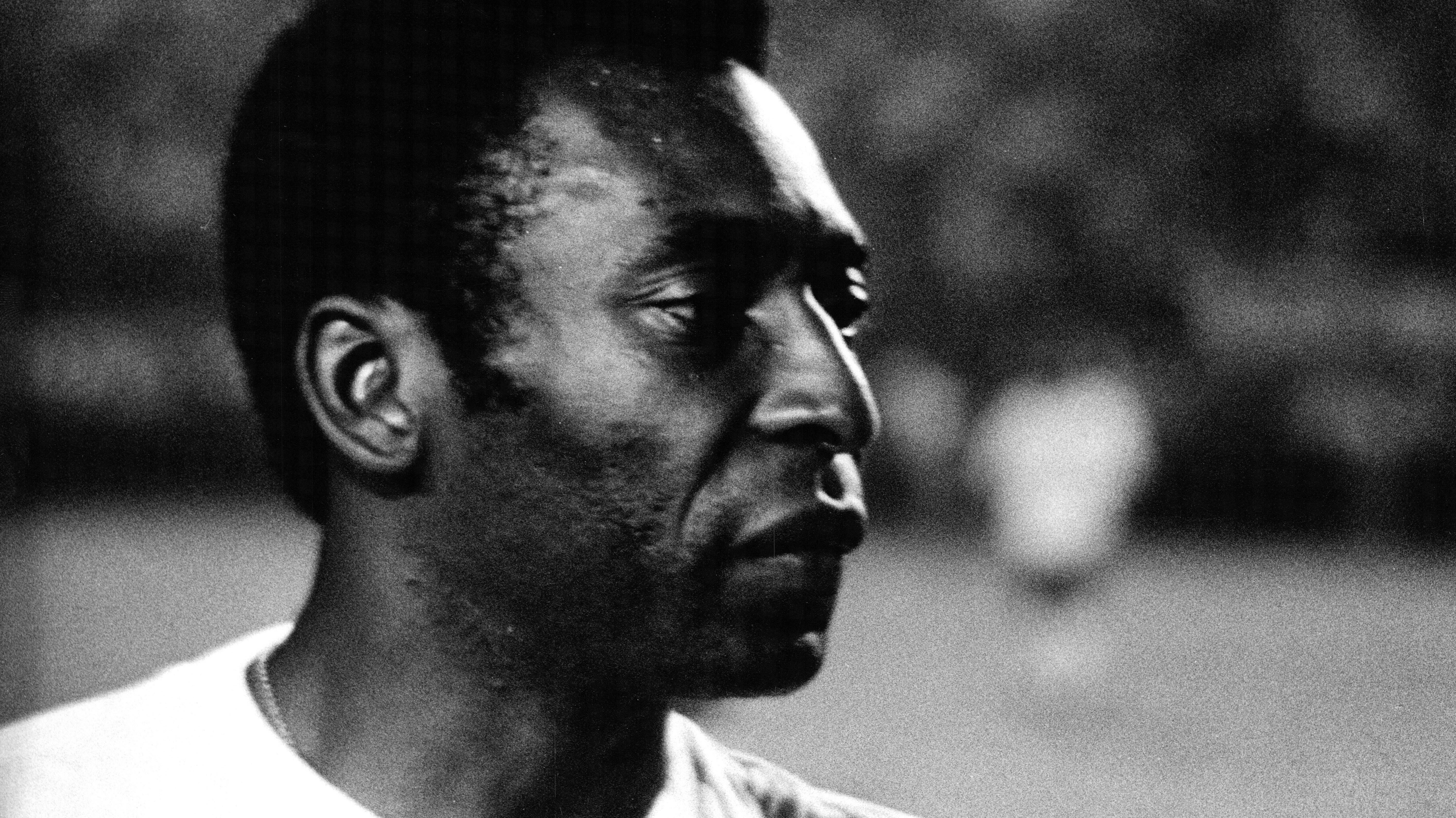 <strong>Pele tritt ab - für den Moment<br></strong>Eine Legende beendete damals ihre Karriere: Der Brasilianer Pele hörte 1974 im Alter von 34 Jahren auf. 1975 kehrte er noch einmal zurück – aus finanziellen Gründen.