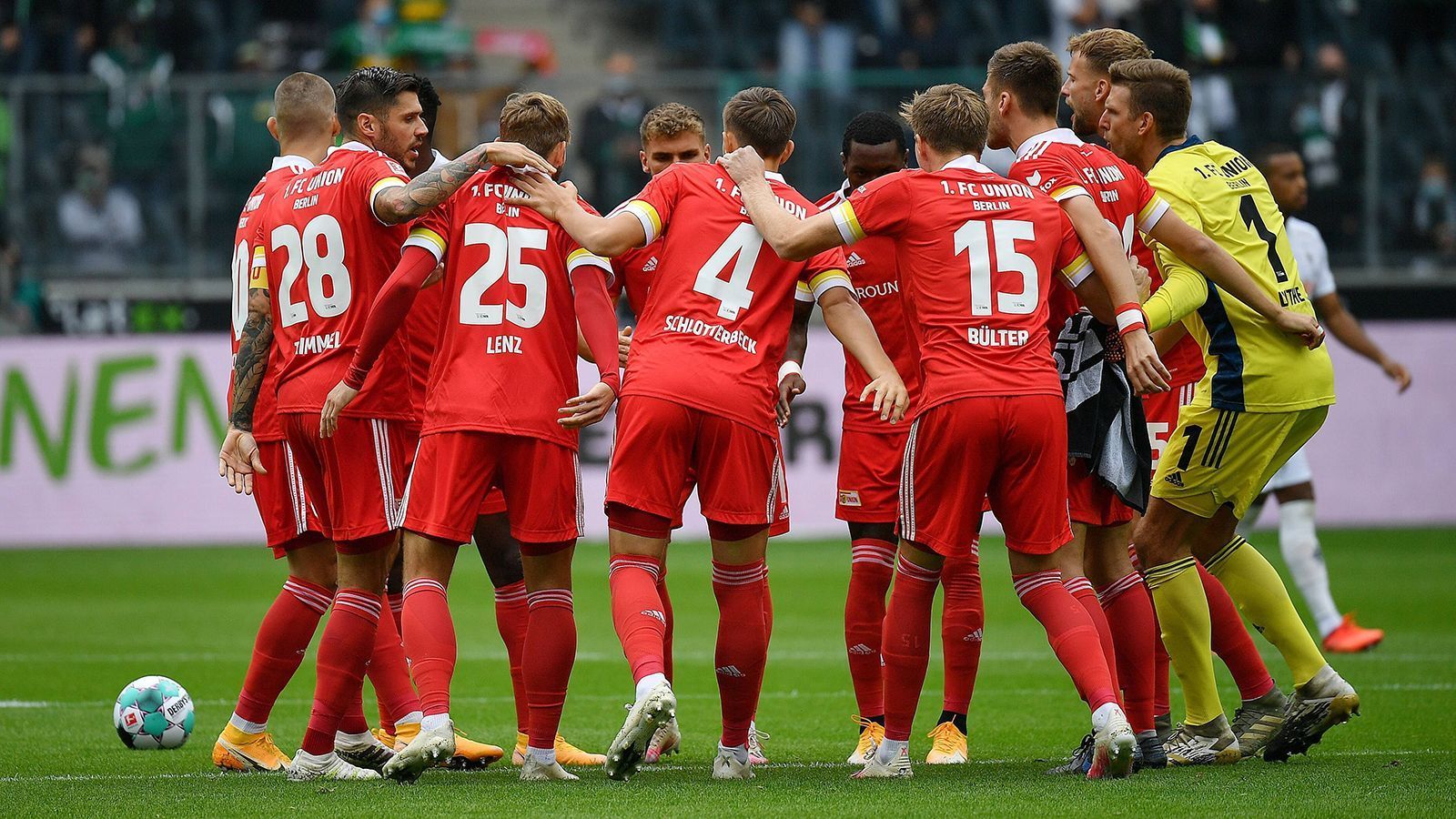 
                <strong>Platz 14: 1. FC Union Berlin (Transferbilanz +5 Mio.)</strong><br>
                Union hat im Sommer mal ordentlich ausgemistet und 19 Spieler abgegeben. Auf der anderen Seite kamen neun neue Leute nach Köpenick, zuletzt Torhüter Loris Karius per Leihe vom FC Liverpool. Weiterhin sind die Eisernen sehr breit besetzt, nur im Sturmzentrum mangelt es Trainer Urs Fischer an Möglichkeiten. Neuzugang Max Kruse soll eher hinter den Spitzen agieren. Anthony Ujah ist noch verletzt. Cedric Teuchert und Taiwo Awoniyi sind noch keine bewiesenen Bundesliga-Stürmer. Vielleicht legt Union in der vordersten Reihe noch nach.
              