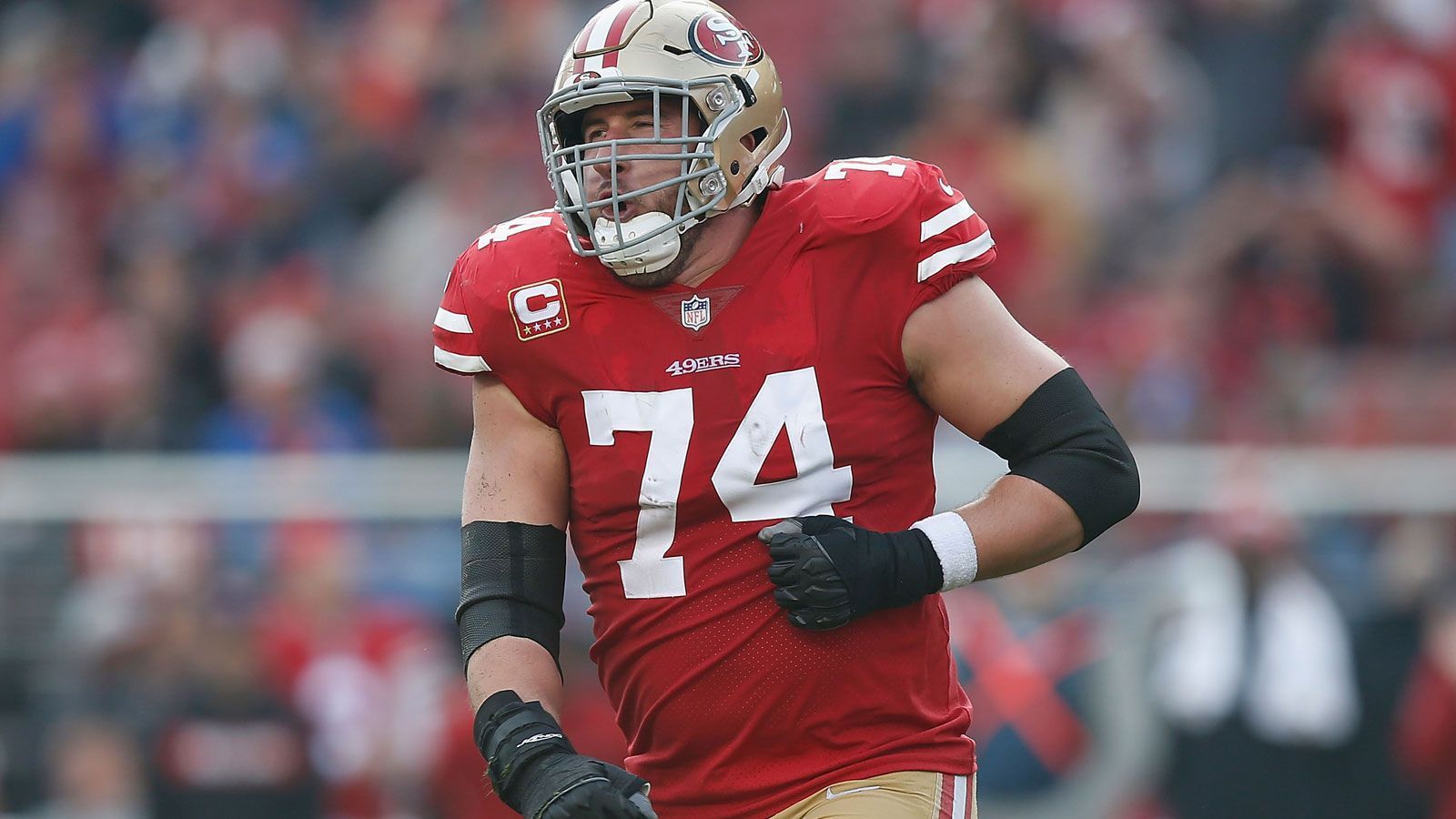 
                <strong>Joe Staley (San Francisco 49ers)</strong><br>
                Der Offensive Tackle der 49ers verpasste bis zum 13. Spieltag zehn Spiele in dieser Saison. Seitdem San Francisco wieder auf Joe Staley bauen kann, hat sich auch die Offensive Line merklich stabilisiert. Vor allem im Pass-Blocking ist der Left Tackle eine große Bereicherung für die Offense von Kyle Shanahan. Staley ließ in 240 Snaps nur bei 2,9 Prozent aller Passversuche Druck gegen Quarterback Jimmy Garoppolo zu. Nur Ronnie Stanley (Baltimore Ravens) und Taylor Lewan (Tennessee Titans) weisen auf ihrer Position bessere Werte auf. Als Run-Blocker tritt Staley im Outside-Zone-Scheme von Shanahan ebenfalls äußerst überzeugend auf. Laut der Datenbank von "ProFootballFocus" gehört Staley hier ebenfalls in die Top 5 aller Left Tackles.
              