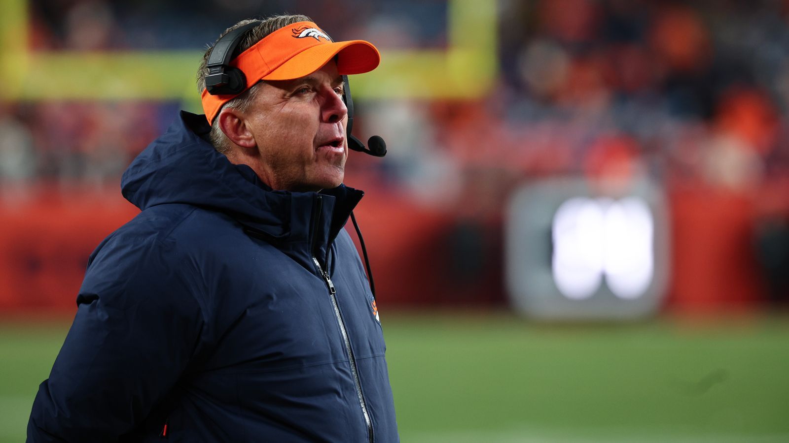 <strong>Gewinner: Sean Payton (Denver Broncos)</strong><br>In Woche 6 standen die Denver Broncos 1-5 und durften sich viel Häme anhören. Vor allem nach der Pleite gegen die Dolphins, als sie 70 Punkte kassierten. Doch seitdem haben sie alles gewonnen und die längste aktuelle Siegesserie der NFL. Sie stehen 6-5 und plötzlich sind die Playoffs wieder ein Thema.