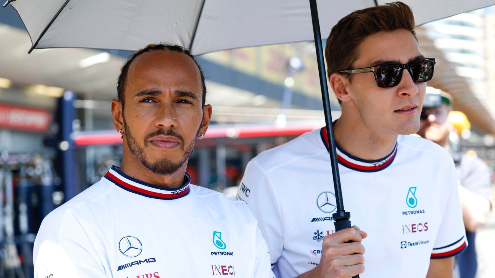 
                <strong>Mercedes</strong><br>
                Fahrer: Lewis Hamilton + George RussellErsatz: Mick Schumacher
              