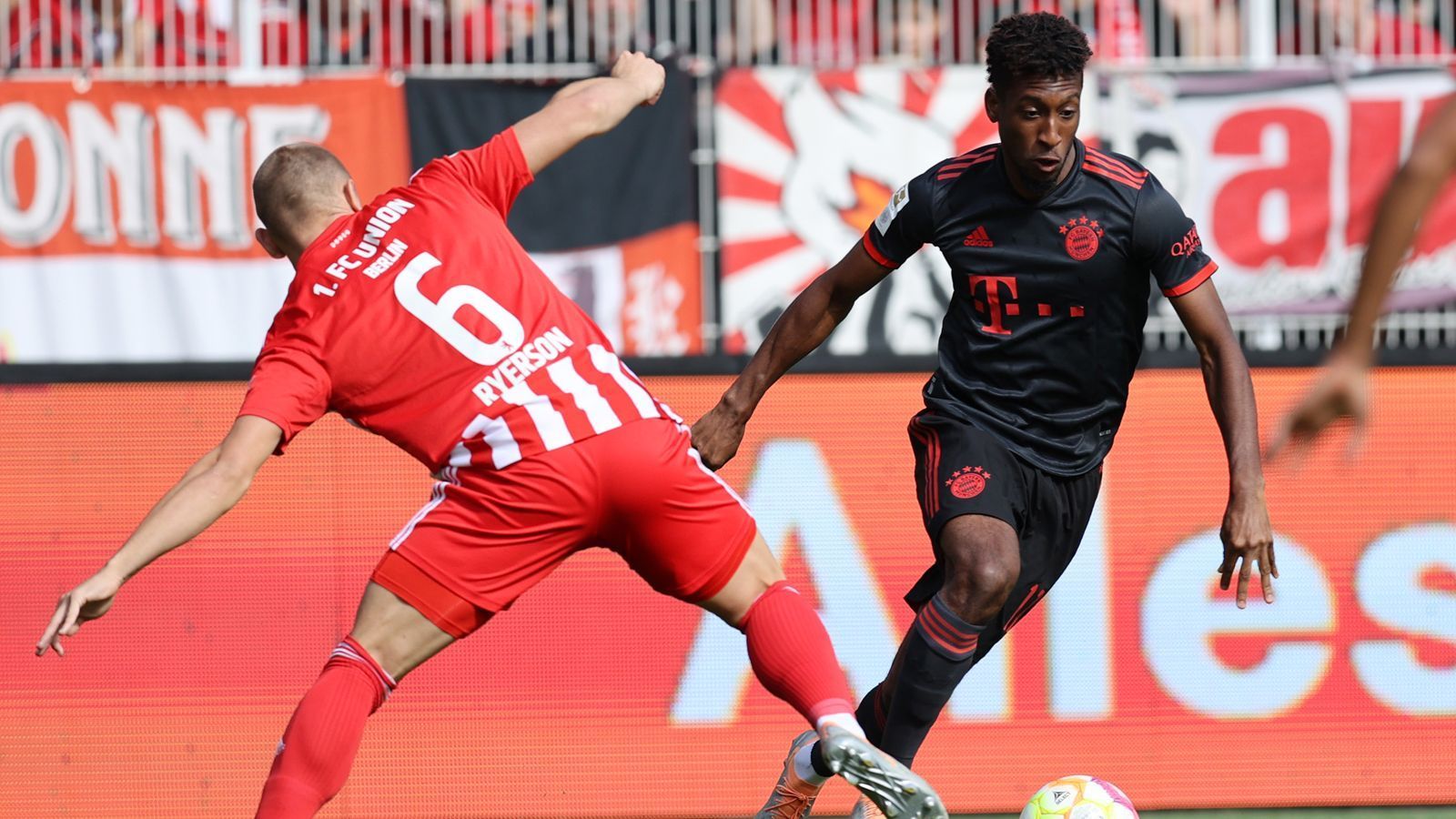 
                <strong>Kingsley Coman</strong><br>
                Zu Beginn auffällig, kann der Franzose sein Tempo insgesamt nur sporadisch einbringen. Der Wille ist ihm aber nie abzusprechen, doch es gelingt wenig. Nach gut 70 Minuten muss er für Gnabry weichen. ran-Note: 4
              