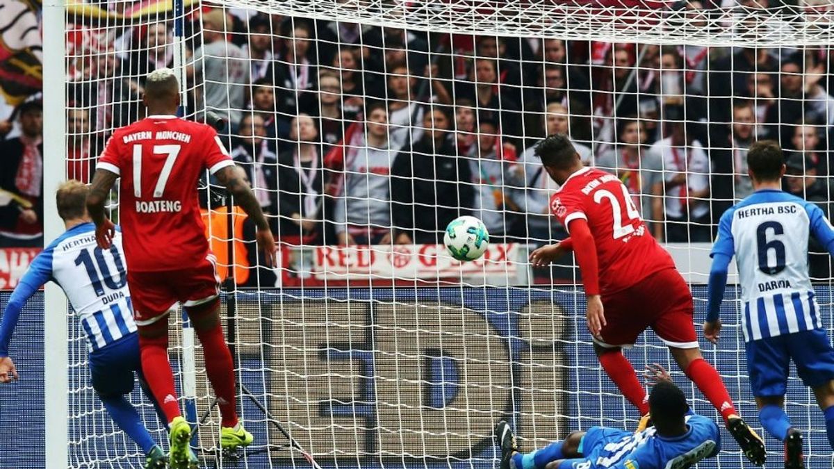 Ondrej Duda (m.) erzielt den Anschlusstreffer