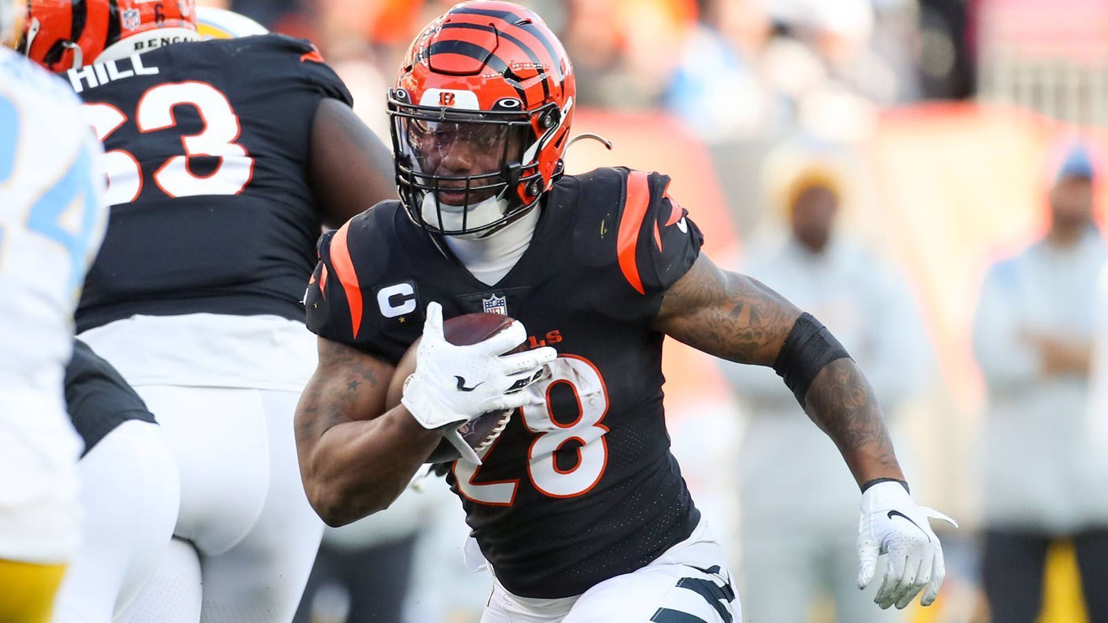 
                <strong>6. Platz: Joe Mixon</strong><br>
                &#x2022; Team: Cincinnati Bengals<br>&#x2022; Position: Running Back<br>&#x2022; <strong>Overall Rating: 93</strong><br>&#x2022; Key Stats: Speed 91 - Acceleration 93 - Agility 91<br>
              