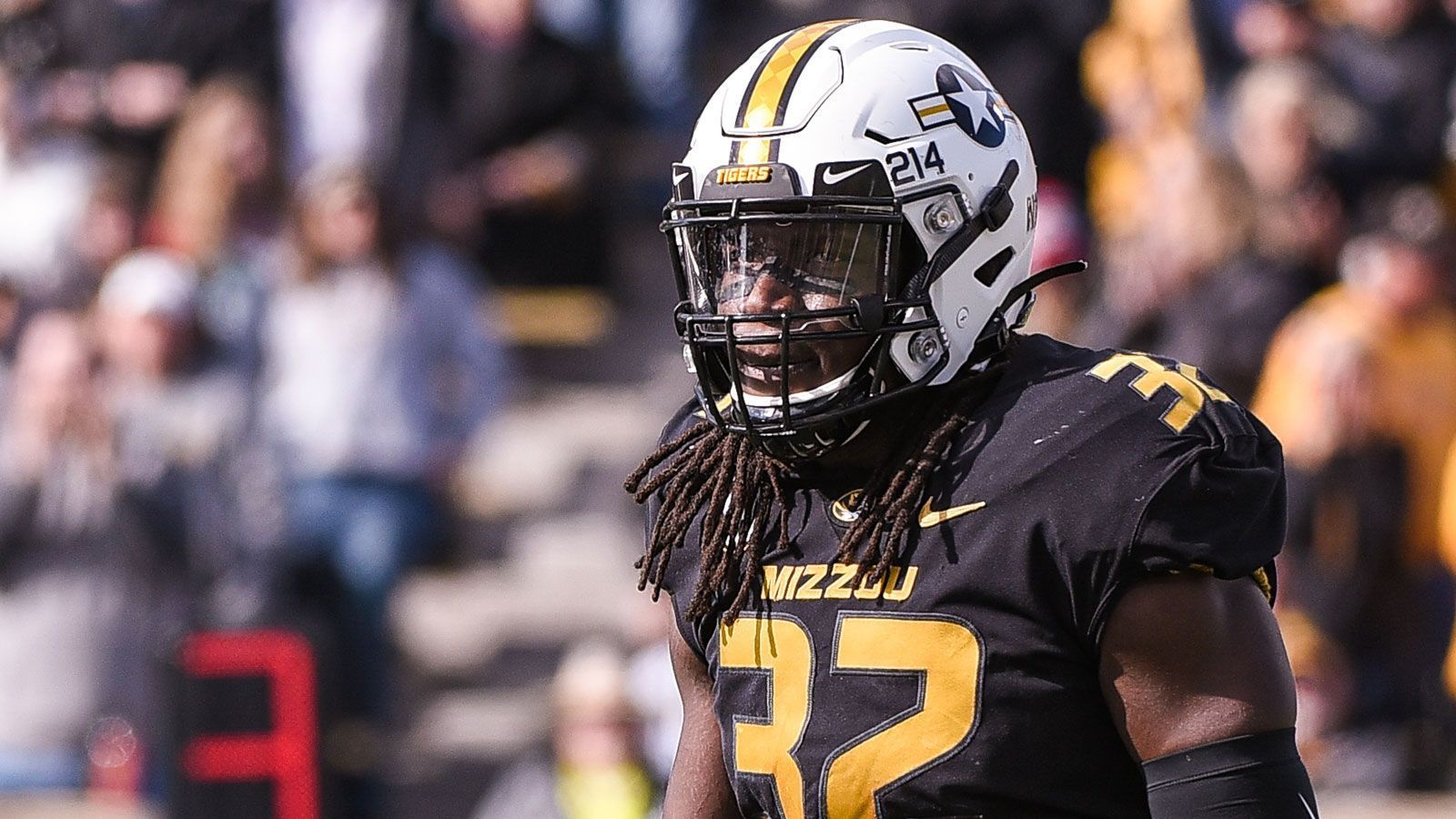 
                <strong>26. Pick: Cleveland Browns - Nick Bolton (Linebacker)</strong><br>
                Cleveland bedient einen der wenigen Needs und schnappt sich einen Linebacker. Bolton hat physisch nicht die besten Voraussetzungen, doch sein exzellentes Spielverständnis und seine Qualitäten als Passverteidiger machen ihn zu einem Erstrunden-Pick.
              