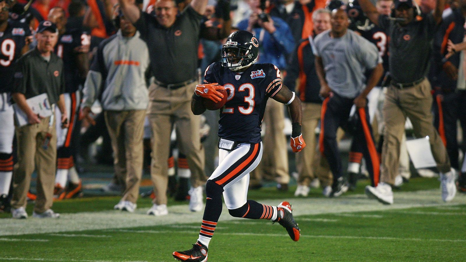 
                <strong>Meiste Punt- und Kickoff-Return-Touchdowns: Devin Hester (19)</strong><br>
                Kickoff-Returns: 5 - Punt-Returns: 14 - NFL: 2006 bis 2016 - Teams: Chicago Bears, Atlanta Falcons, Baltimore Ravens, Seattle Seahawks
              