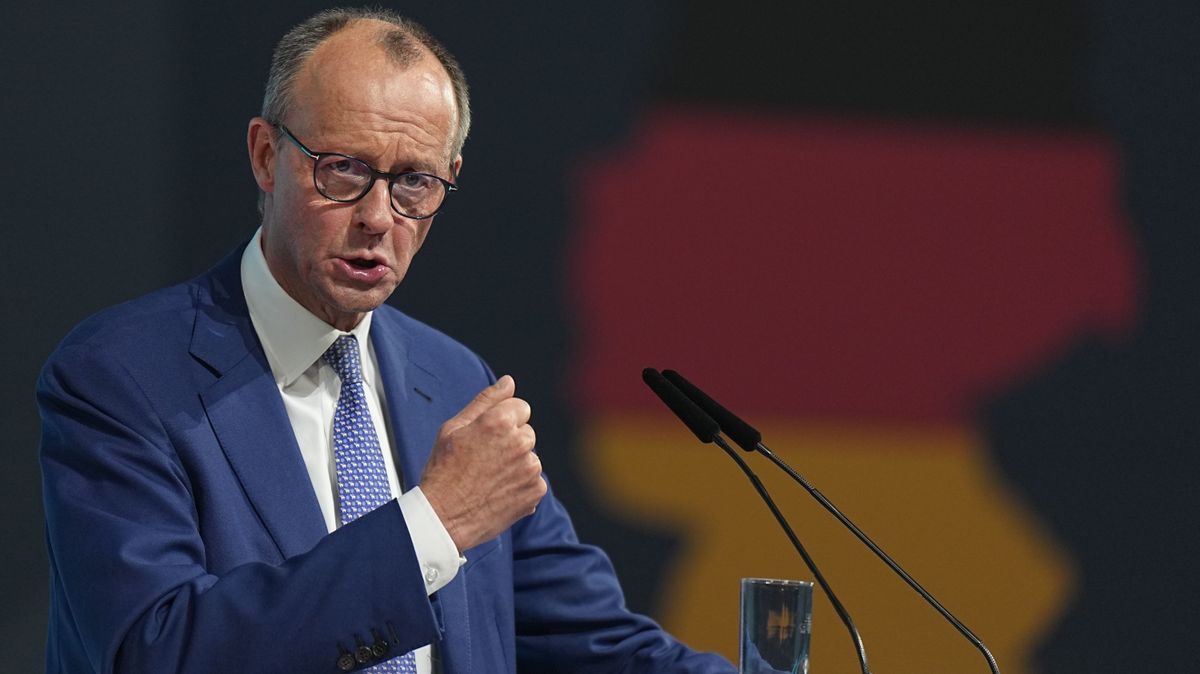 Die Persönlichkeitswerte von Unions-Kanzlerkandidat Friedrich Merz haben sich einer aktuellen Umfrage zufolge gegenüber August 2024 verschlechtert. 