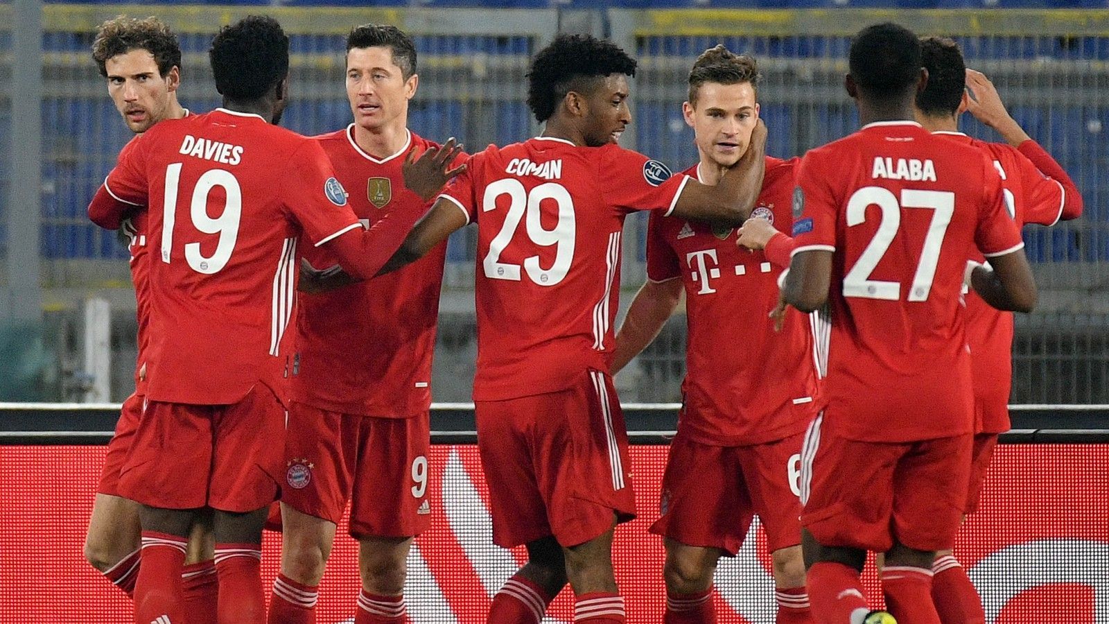 
                <strong>Gala bei Lazio Rom! Die Noten für die Bayern-Stars</strong><br>
                Der FC Bayern hat einen großen Schritt in Richtung Champions-League-Viertelfinale gemacht. Bei Lazio Rom siegten die Münchner nach einer starken Leistung mit 4:1. ran.de hat die Noten für die Bayern-Stars. 
              