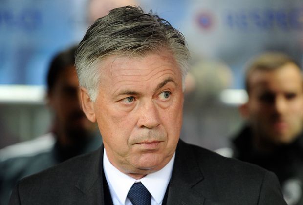 
                <strong>Carlo Ancelotti</strong><br>
                Trainer Nummer neun: Carlo Ancelotti. Dem Italiener wurden insgesamt 172,5 Millionen Euro für Transfers zur Verfügung gestellt. Ancelottis Top-Transfers waren Gareth Bale für 91 Millionen Euro und Isco (30 Millionen Euro). Insgesamt bewilligte Perez seinen Trainern 800 Millionen Euro!
              