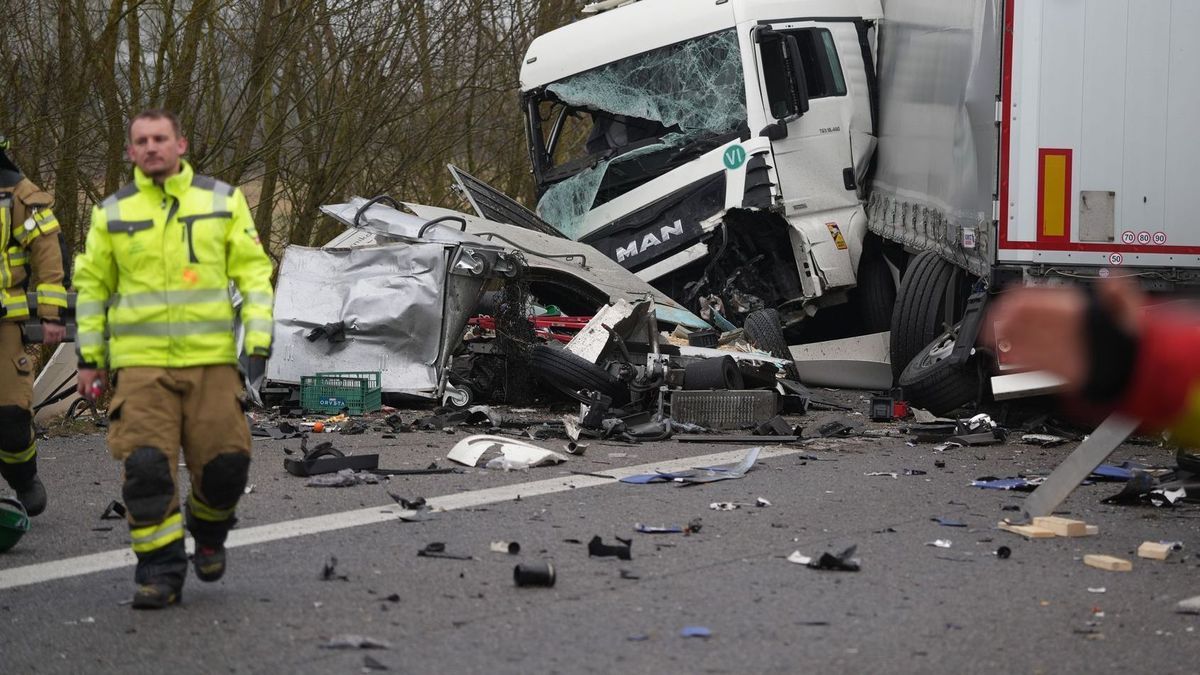 Schwerer Unfall auf der Autobahn 93