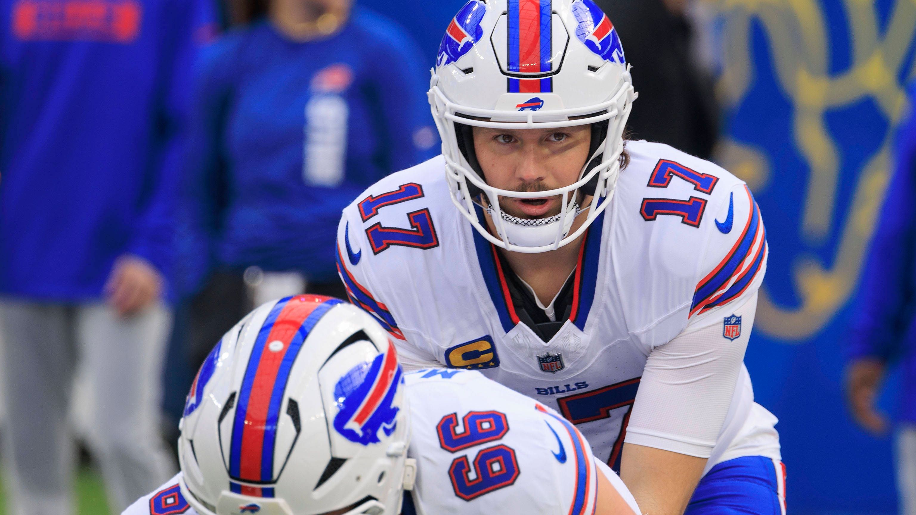 <strong>Die MVP-würdigen Zahlen des Josh Allen</strong><br>Allen fuhr in seinen ersten sieben Saisons bisher 74 Siege in der Regular Season ein. Zusammen mit Patrick Mahomes belegt der Bills-Quarterback damit Platz zwei hinter Russell Wilson (75). Sollte Buffalo weiter gewinnen und Mahomes in den kommenden Wochen ausfallen, winkt Allen der alleinige Rekord.