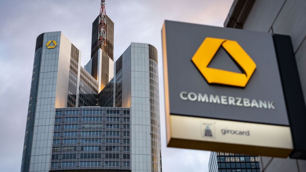 Commerzbank-Kund:innen sollten aufpassen: Eine neue Phishing-Masche birgt Gefahren.