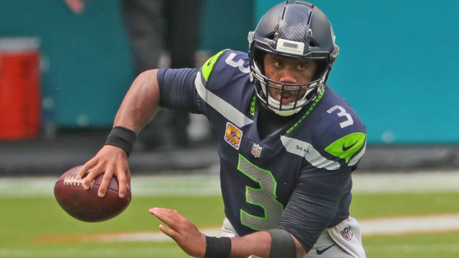 
                <strong>Wilson for MVP</strong><br>
                Auch das wäre ein schönes, weil schon länger verdientes Szenario. Die gute Nachricht: Es ist einer dieser Wünsche, die mehr als realistisch sind, denn Wilson steht mit den Seahawks bei einer 5:0-Bilanz. Beste Aussichten also.
              