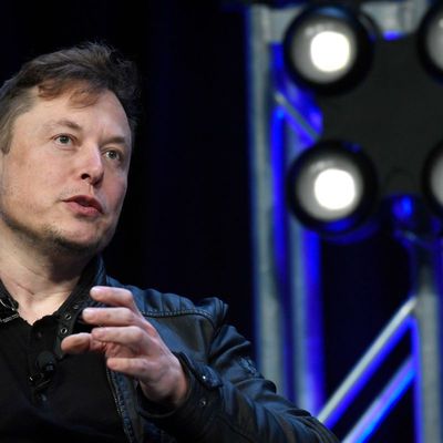 Tesla-Chef Musk führt Roboter-Prototypen vor