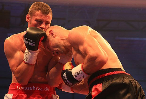 
                <strong>Robert Stieglitz vs. Sergey Khomitsky (BEL)</strong><br>
                Auch Robert Stieglitz kann den Weg in seinem "WM-Projekt" fortsetzen. Stieglitz holte sich den WBO-Inter-Conti-Titel im Super-Mittelgewicht und rückt so seinem Ziel, der Rückeroberung des WBO-WM-Gürtels, ein ganzes Stück näher. 
              