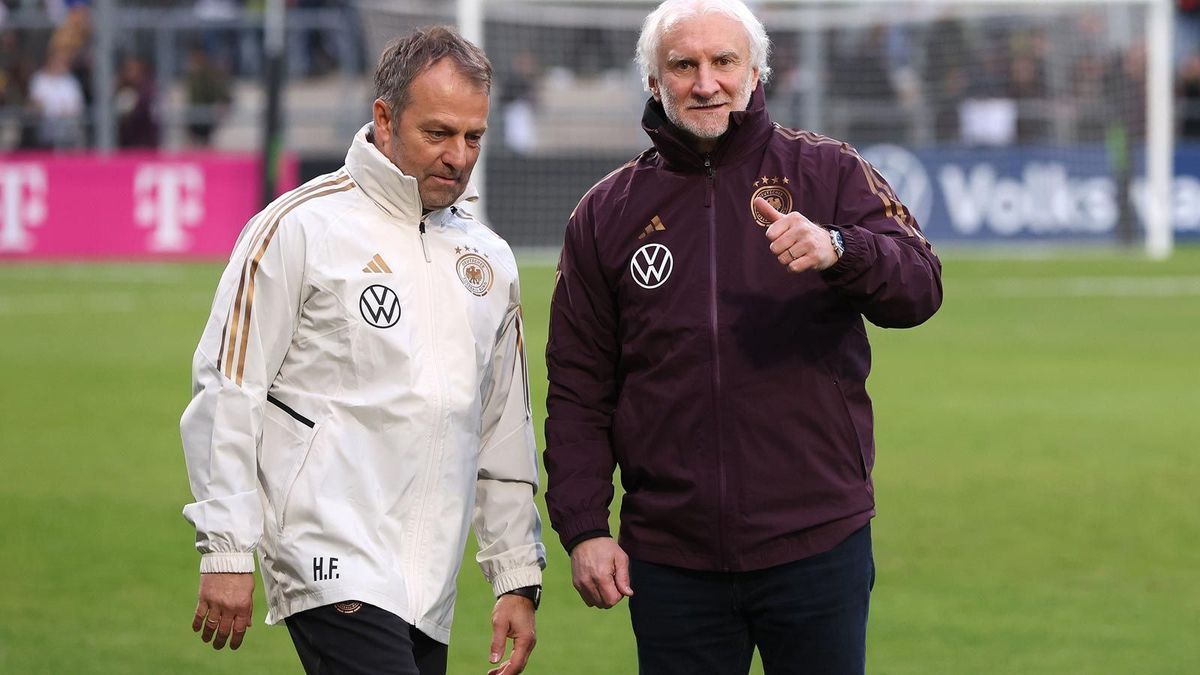 DFB-Sportdirektor Rudi Völler und Bundestrainer Hansi Flick