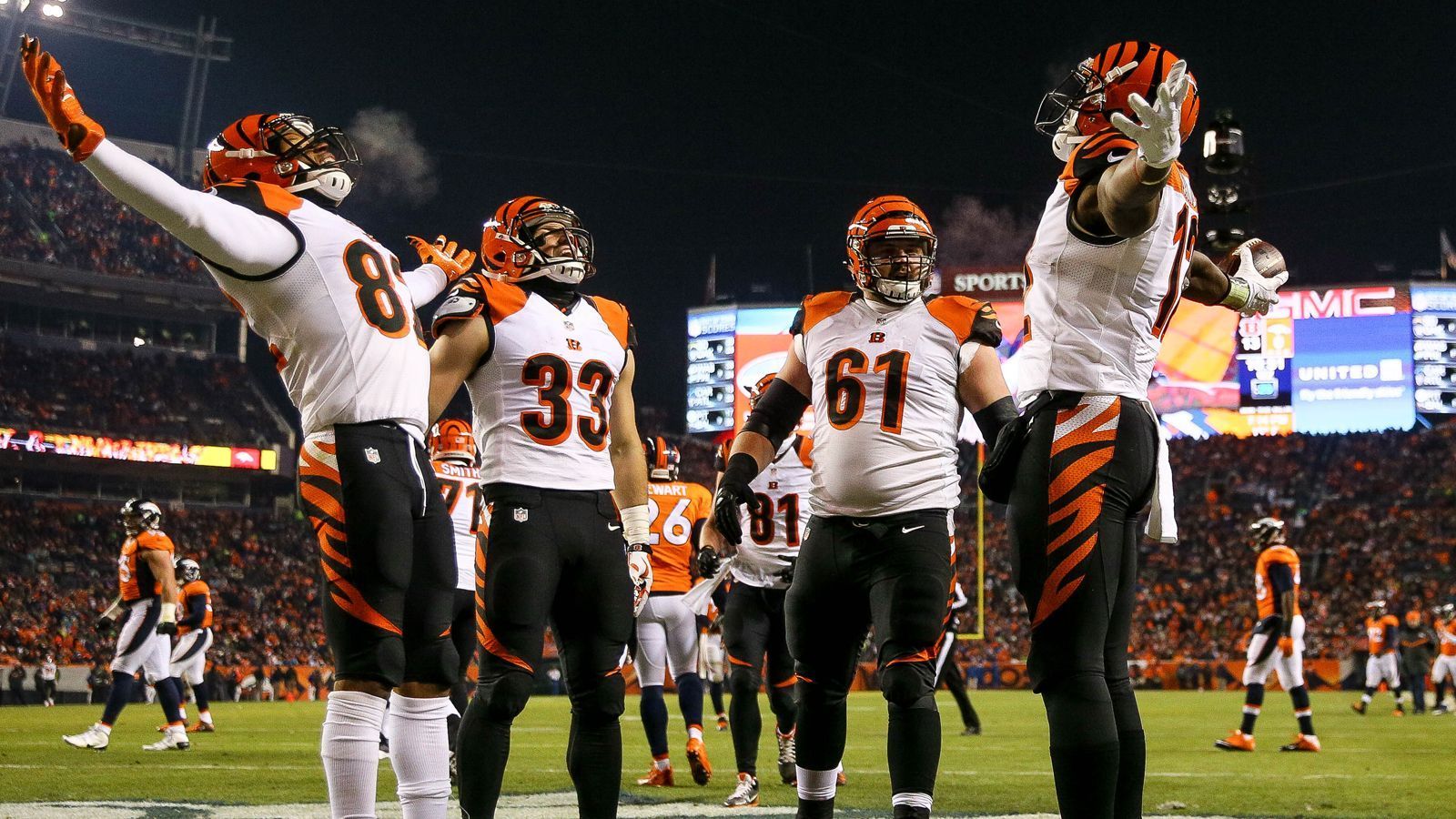 
                <strong>Cincinnatti Bengals: 8 Siege (2015)</strong><br>
                Bilanz nach der Regular Season: 12-4Playoffs: 16:18 in der Wildcard Round verloren (vs. Steelers) 
              