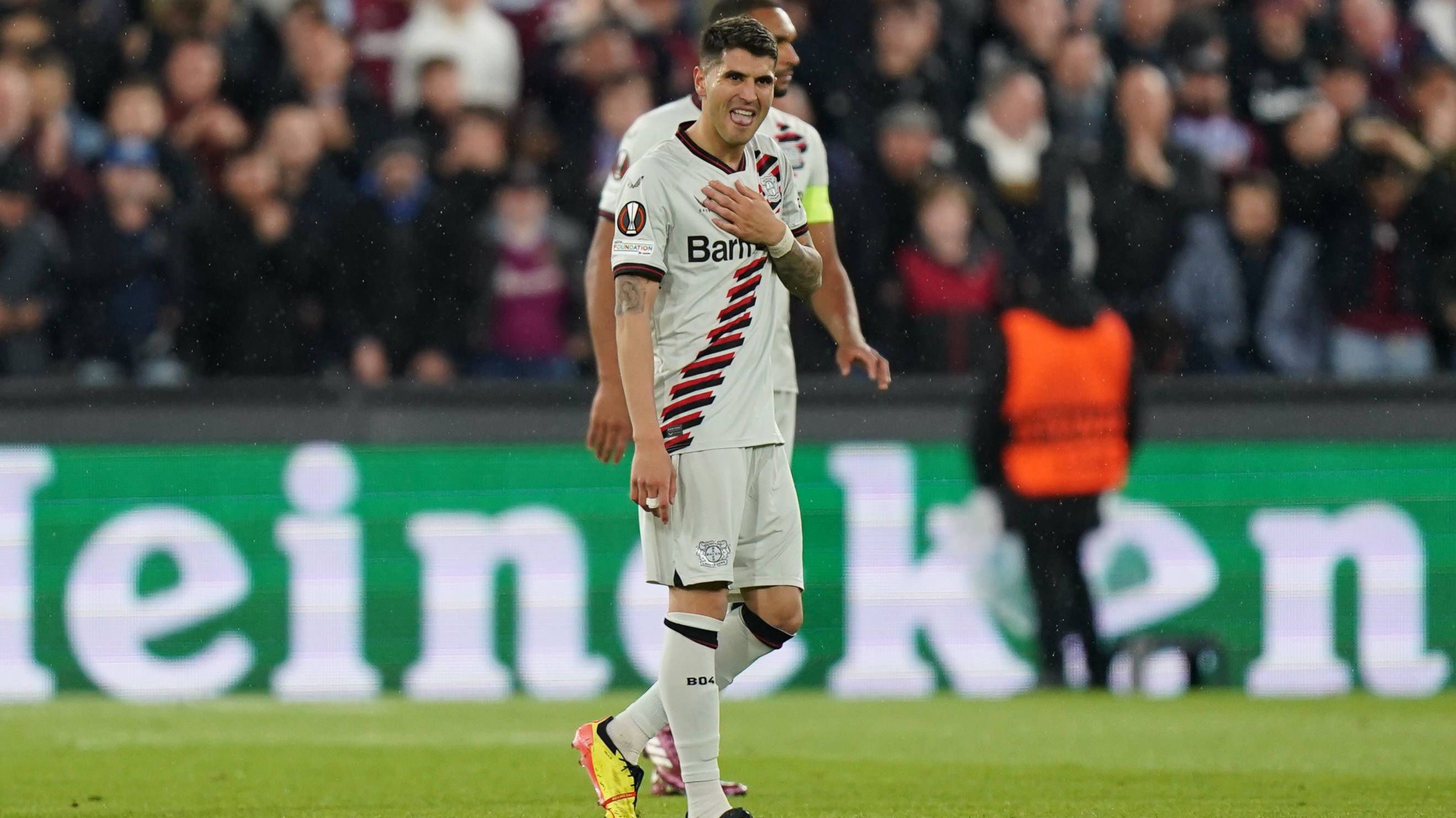 <strong>Exequiel Palacios</strong><br> Schläfrige Anfangsphase, spielt einen Querpass im Mittelfeld direkt in die Füße von West Ham (22.). Fängt sich im weiteren Spielverlauf und übernimmt viel Kontrolle, als der Gegner im zweiten Durchgang müde wird. <strong><em>ran</em></strong>-Note: 3.