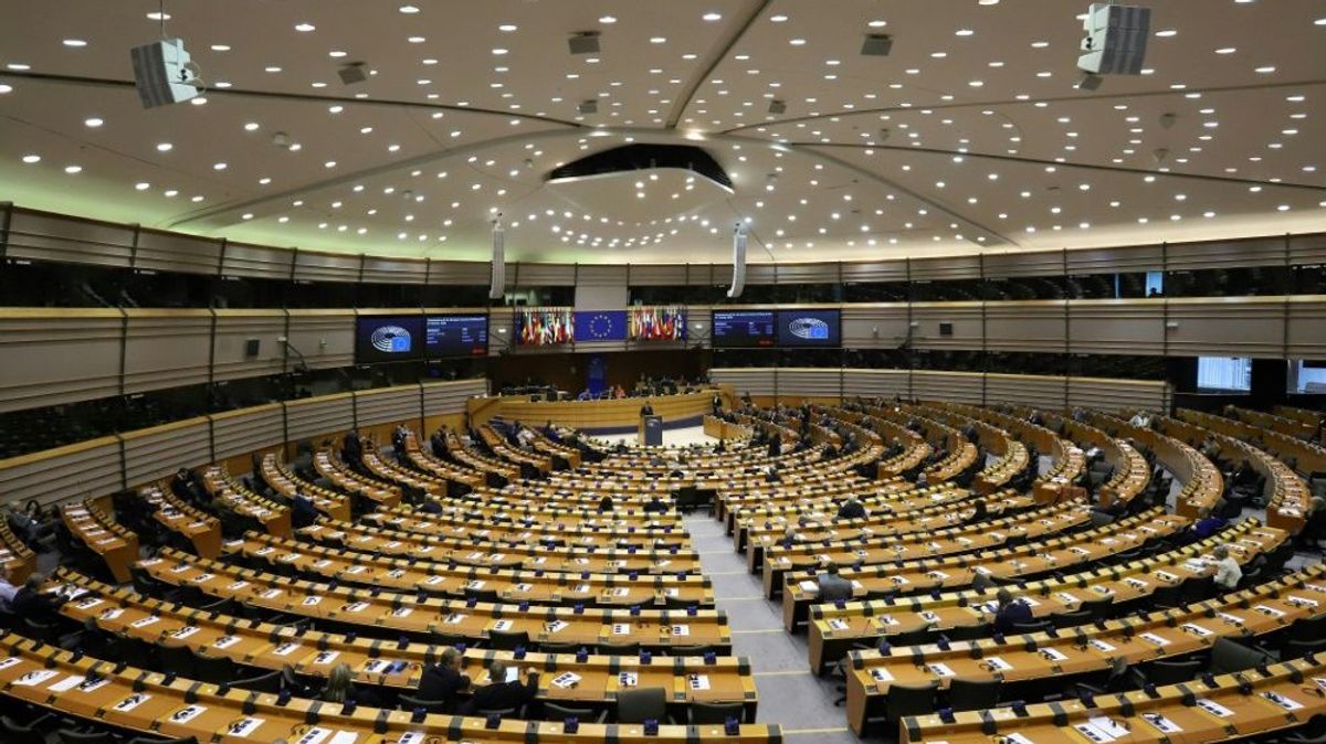 Das Parlament kritisiert Menschenrechtsverletzungen