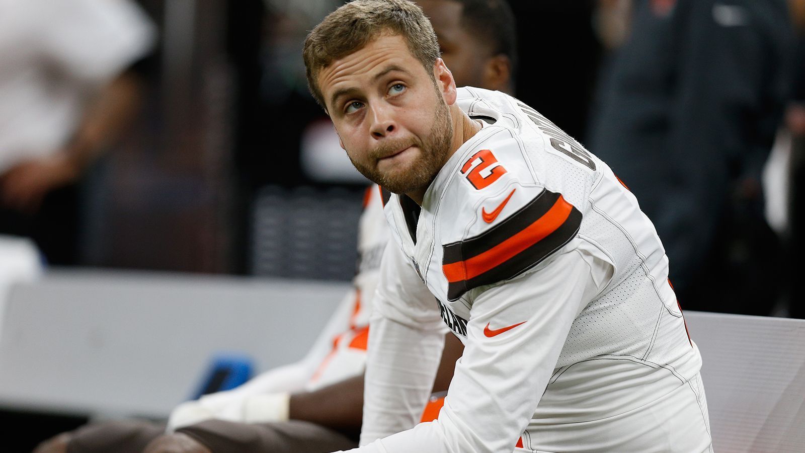 
                <strong>Verlierer: NFL-Kicker Carlson und Gonzalez (Vikings & Browns)</strong><br>
                Beide standen sie im Mittelpunkt. Beiden versagten die Nerven. Beide kostete es ihren Job. Sowohl Daniel Carlson für die Minnesota Vikings als auch Zane Gonzalez für die Cleveland Browns hätten das Spiel am Sonntag zu Gunsten ihres Teams entscheiden können. Sie taten es nicht. Carlson vergab alle seiner drei Field-Goal-Versuche (davon zwei in der Overtime), Gonzalez vergeigte zwei Field Goals und beide Extrapunkte. Die Entlassung der beiden war nur die logische Konsequenz.
              