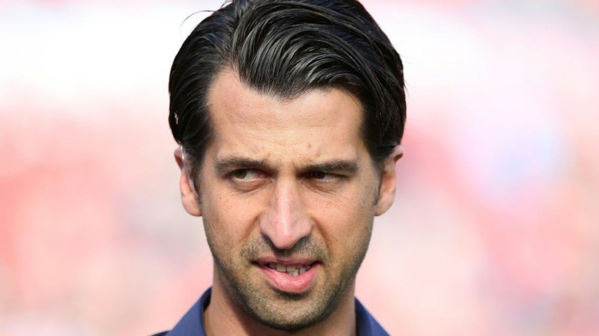 Jonas Boldt konzentriert sich auf seine Arbeit bei Bayer