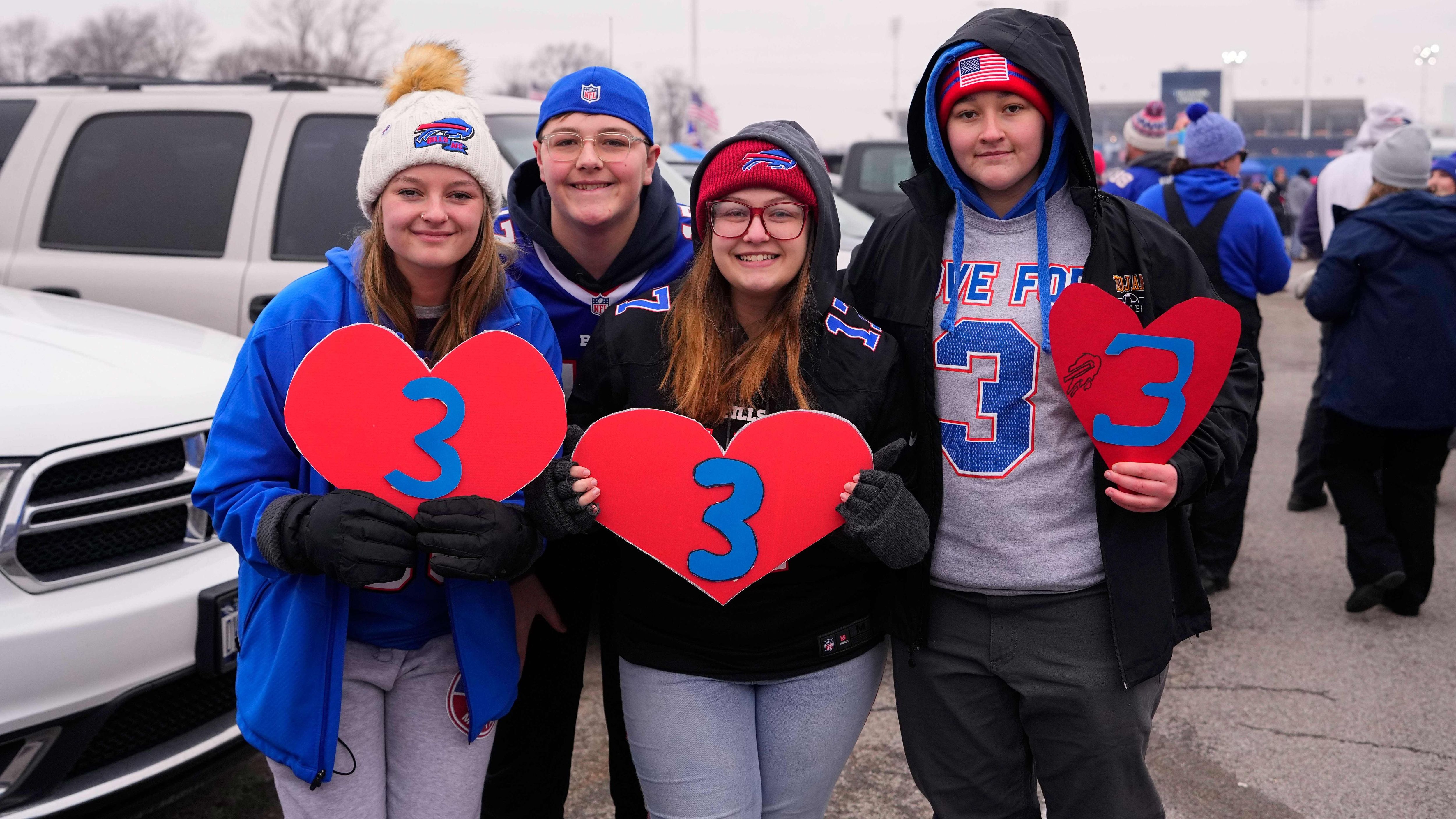 
                <strong>Bills Mafia</strong><br>
                Viel Liebe gibt es auch von der Bills Mafia. Die Fans des Teams denken heute alle an ihren Safety.
              