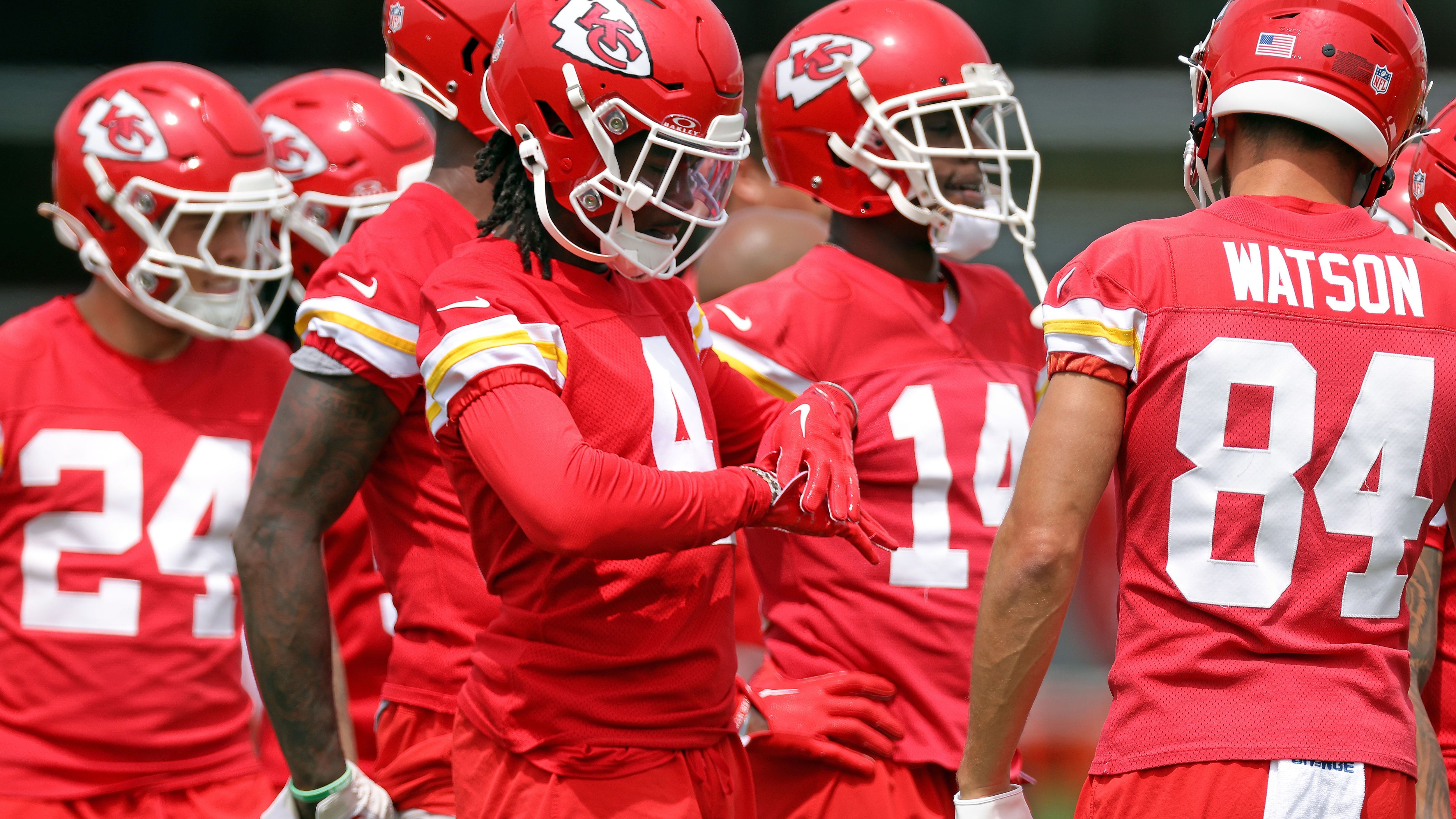 <strong>Kansas City Chiefs - Wide Receiver</strong><br><em><strong>Rashee Rice vs. Marquise Brown vs. Xavier Worthy vs. Kadarius Toney vs. Mecole Hardman vs. Skyy Moore vs. Justin Watson</strong></em><br>Hier ist mal richtig Action! Wie gewohnt setzen die Chiefs auf eine Handvoll Receiver, um eine gewisse Varianz in der Offense zu haben. Trotzdem werden ein oder zwei davon den Großteil der Bälle bekommen. Worthy und Brown haben dabei das größte Potenzial durchzustarten.