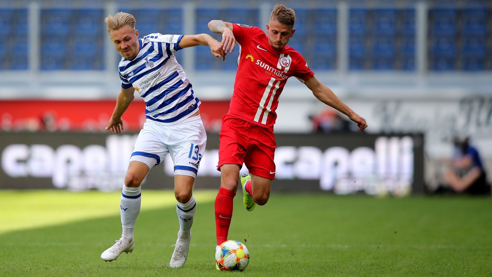 
                <strong>Wer steigt auf? MSV und Hansa lauern</strong><br>
                ... und die heißen MSV Duisburg (59 Punkte, +16 Tore) und Hansa Rostock (59 Punkte, +13 Tore). Beide Teams haben nur noch Chancen auf die Relegation, müssen dafür aber ihre Spiele gegen Unterhaching bzw. in Chemnitz gewinnen und auf einen Ausrutscher des FCI bei den Löwen hoffen.
              