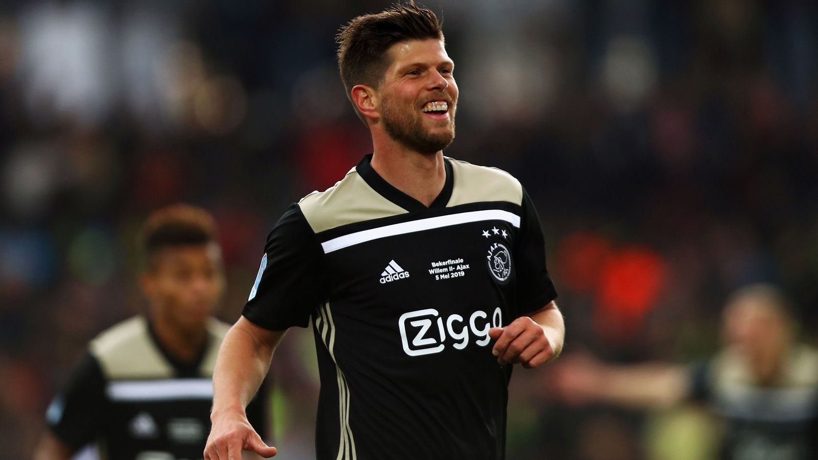 
                <strong>Ajax Amsterdam (Eredivisie/Niederlande)</strong><br>
                Ältester Spieler im Kader: Klaas-Jan Huntelaar (35 Jahre)Position: Mittelstürmer
              