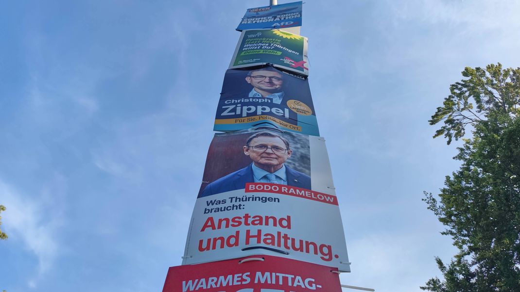 Wahlplakate von SPD, Linken, CDU, Grünen und AfD zur Landtagswahl in Thüringen.