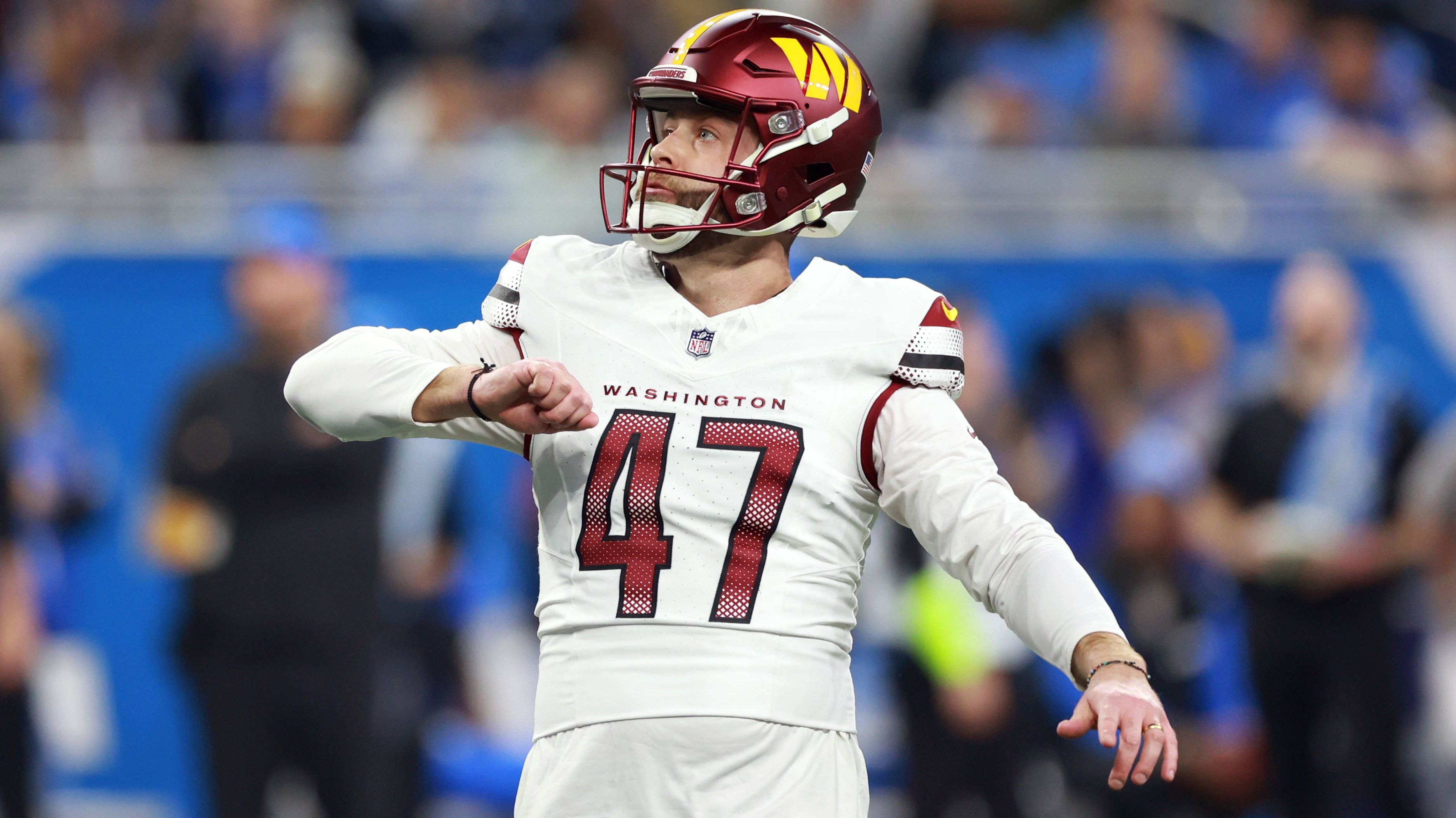 <em><strong>Zane Gonzales (Atlanta Falcons)</strong><br>Die Atlanta Falcons tauschen zum wiederholten Mal in dieser Spielzeit den Kicker aus. Parker Romo, der in Woche zwei Younghoe Koo ersetzte, wurde nach dem entscheidenden Extrapunkt-Fehlschuss bei der 23:24-Niederlage bei den New England Patriots entlassen. Dafür holen die Falcons Zane Gonzalez, der in der vergangenen Saison bei den Washington Commanders unter Vertrag stand. Der deutsche Kicker Lenny Krieg, der in der Preseason um den Starting-Job kämpfte, bleibt trotz Atlantas Problemen auf der Position nur im Practice Squad. Die Falcons sollen einem Bericht des "NFL Network" zufolge aber langfristig mit Krieg planen.</em>