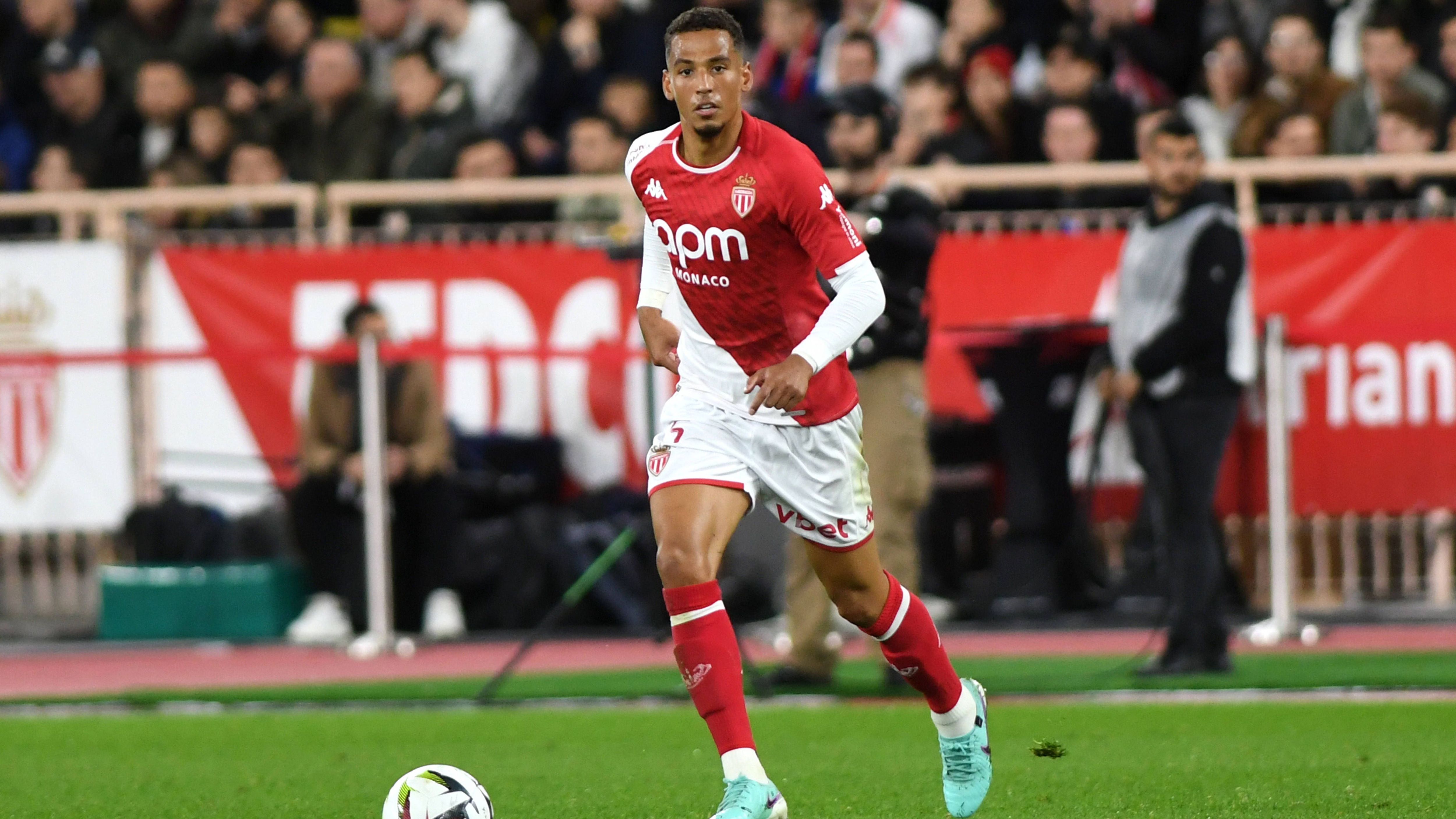 <strong>Thilo Kehrer (AS Monaco)</strong><br>Nach einem halben Jahr als Leihspieler bei der AS Monaco kann der deutsche Verteidiger Thilo Kehrer nun auch langfristig im Fürstentum planen. Ligue-1-Vizemeister Monaco hat Kehrer für kolportierte elf Millionen Euro im Sommer 2024 fest von West Ham United verpflichtet. Kehrers Vertrag in Monaco läuft nun bis 2028.&nbsp;