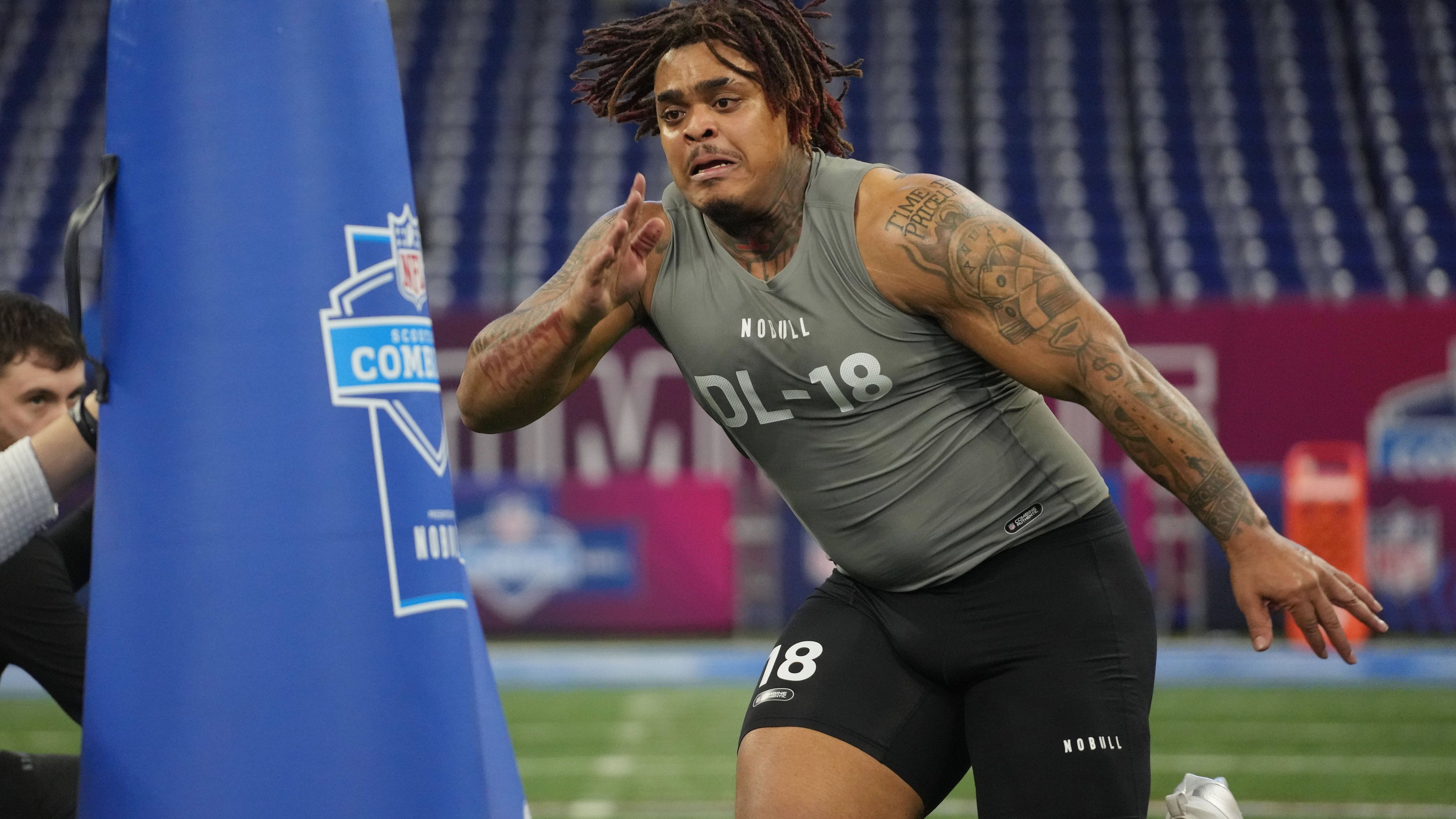 <strong>Seattle Seahawks - 7 Picks<br></strong>1. Runde: 16. Pick: DT Byron Murphy II (Foto)<br>2. Runde: -<br>3. Runde: 81. Pick: G Christian Haynes (via Broncos)<br>4. Runde: 102. Pick: (via Commanders), 118. Pick: LB Tyrice Knight, 121. Pick: TE AJ Barner,&nbsp;<br>5. Runde:&nbsp;136. Pick: CB Nehemiah Pritchett (from Carolina via Cleveland and Denver)<br>6. Runde: 179. Pick: G Sataoa Laumea (via Commanders), 192. Pick:&nbsp; CB&nbsp;D. J. James, 207. Pick: T Mike Jerrell (from 49ers via Broncos)<br>7. Runde: -