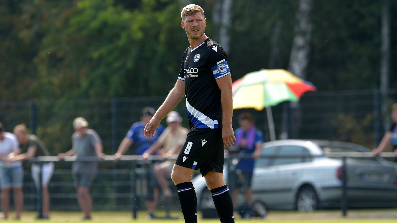 
                <strong>Arminia Bielefeld</strong><br>
                Kapitän: Fabian KlosPosition: StürmerIm Verein seit: 2011
              