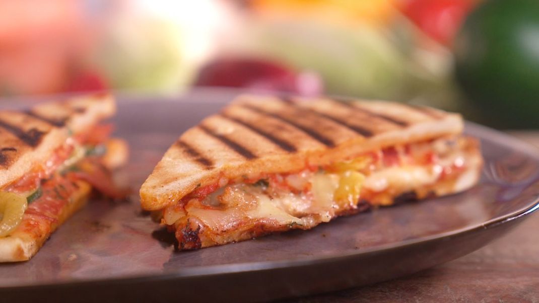 Aus einer Tiefkühlpizza ein leckeres Sandwich zubereiten - wir zeigen dir, wie das geht!